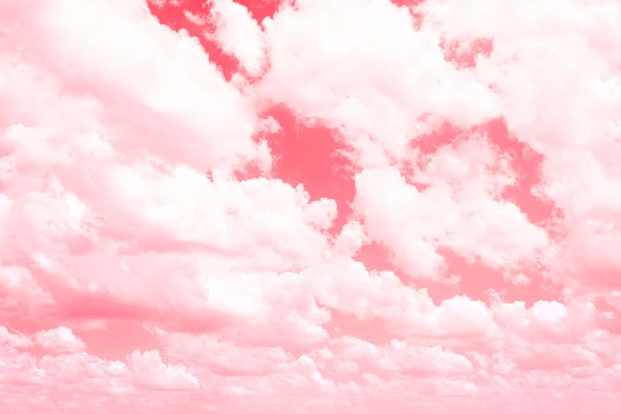 Pink And Blue Clouds 桌布 壁紙 — 柔軟蓬鬆的雲朵飄過夢幻般的粉紅色天空，呈現寧靜的柔和漸變色。
