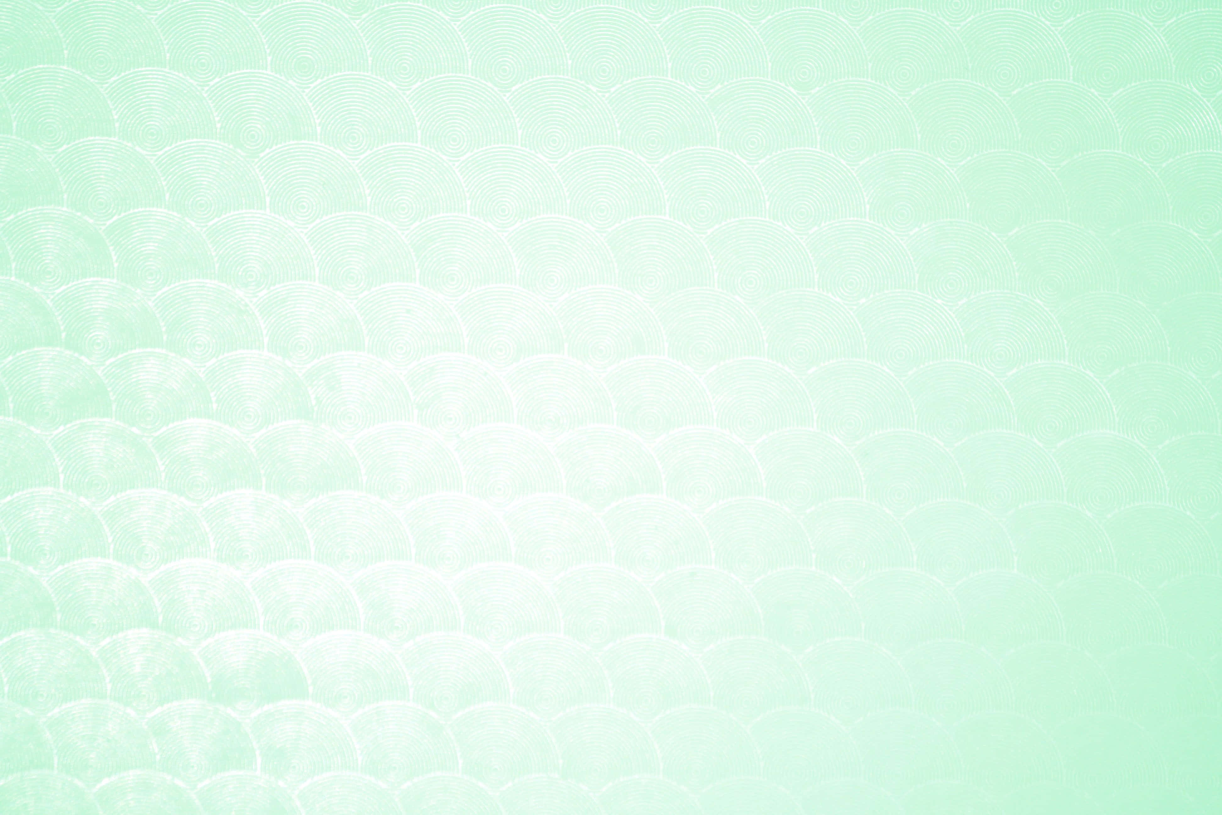 Cute Mint Green Aesthetic 桌布 壁紙 — 柔軟薄荷綠色壁紙，帶有重複的扇貝波浪圖案，以細膩的白色線條呈現。