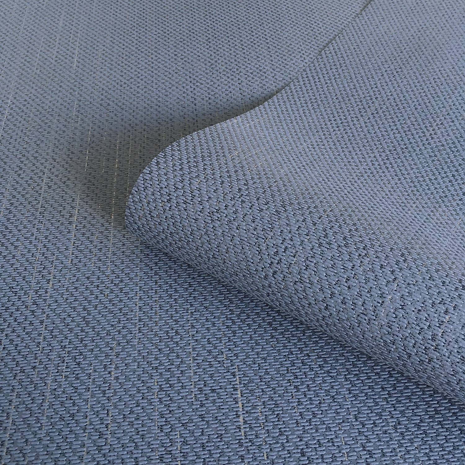 Beautiful Texture 桌布 壁紙 — 柔軟藍色編織布料的特寫，輕柔的摺痕展現出織物的紋理和細微的線條變化。