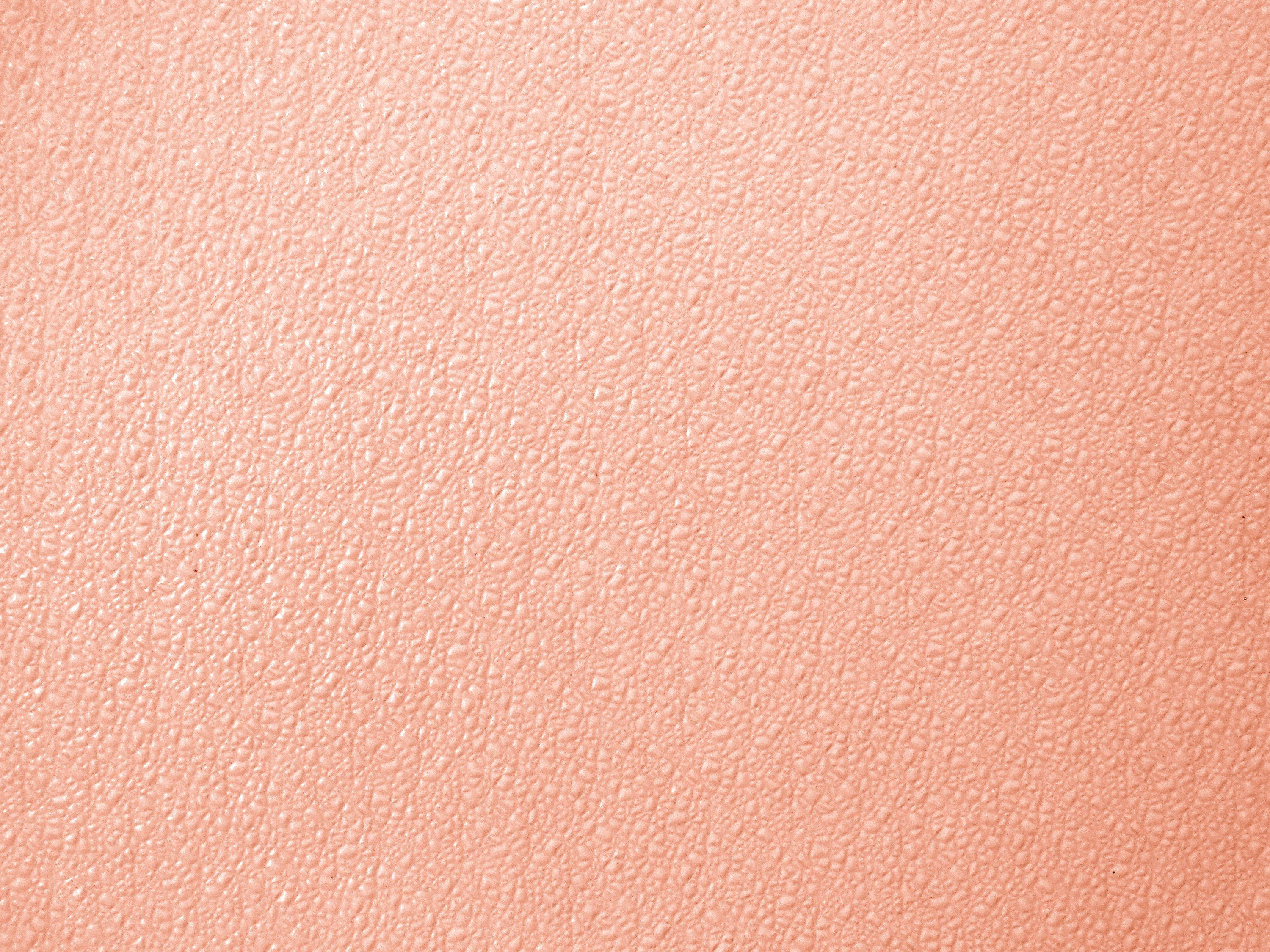 Peach Color Aesthetic 桌布 壁紙 — 柔軟蜜桃色紋理表面的特寫，帶有細微的顆粒細節和均勻的光線。