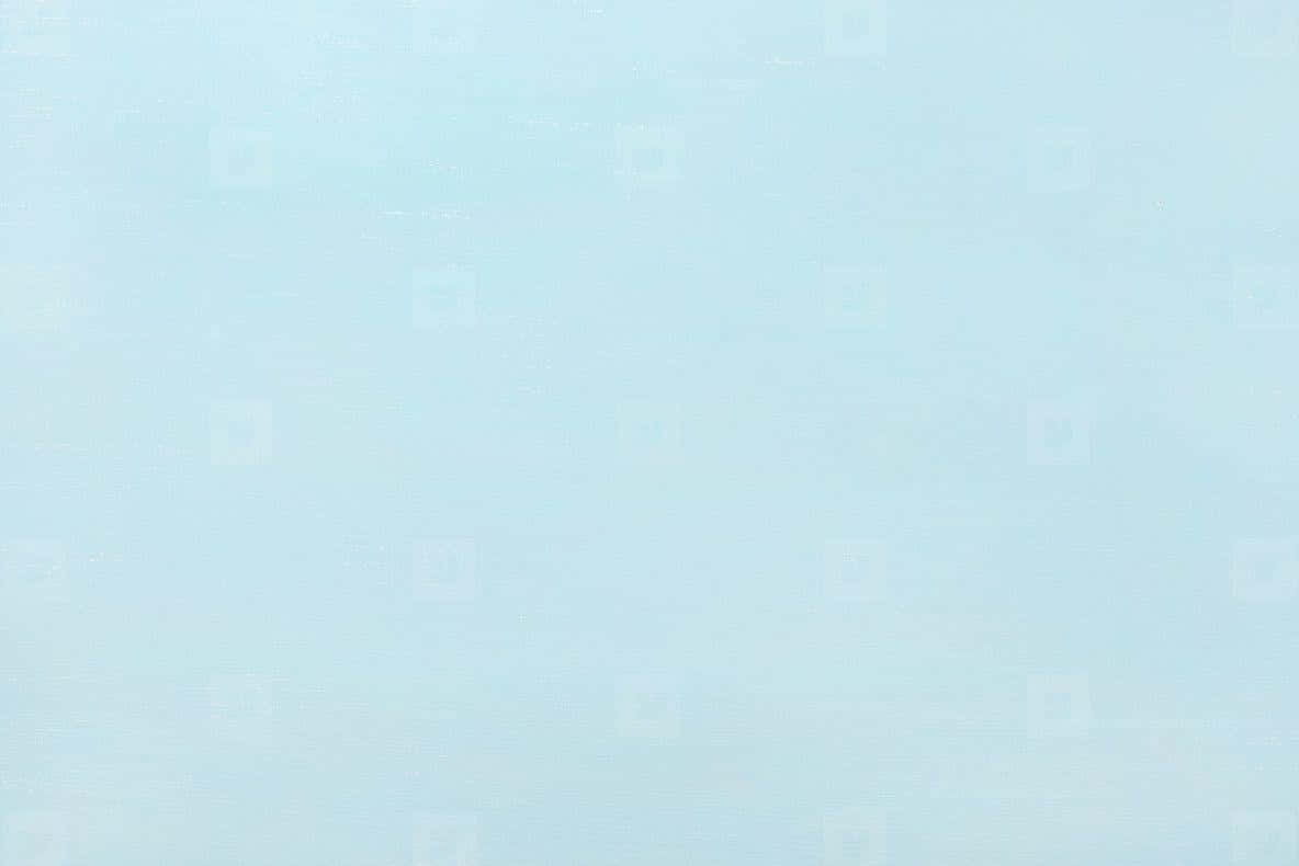 Pastel Blue Aesthetic Desktop 桌布 壁紙 — 柔軟質感的淺藍色背景，帶有微妙的漸變和淡淡的水印圖案。