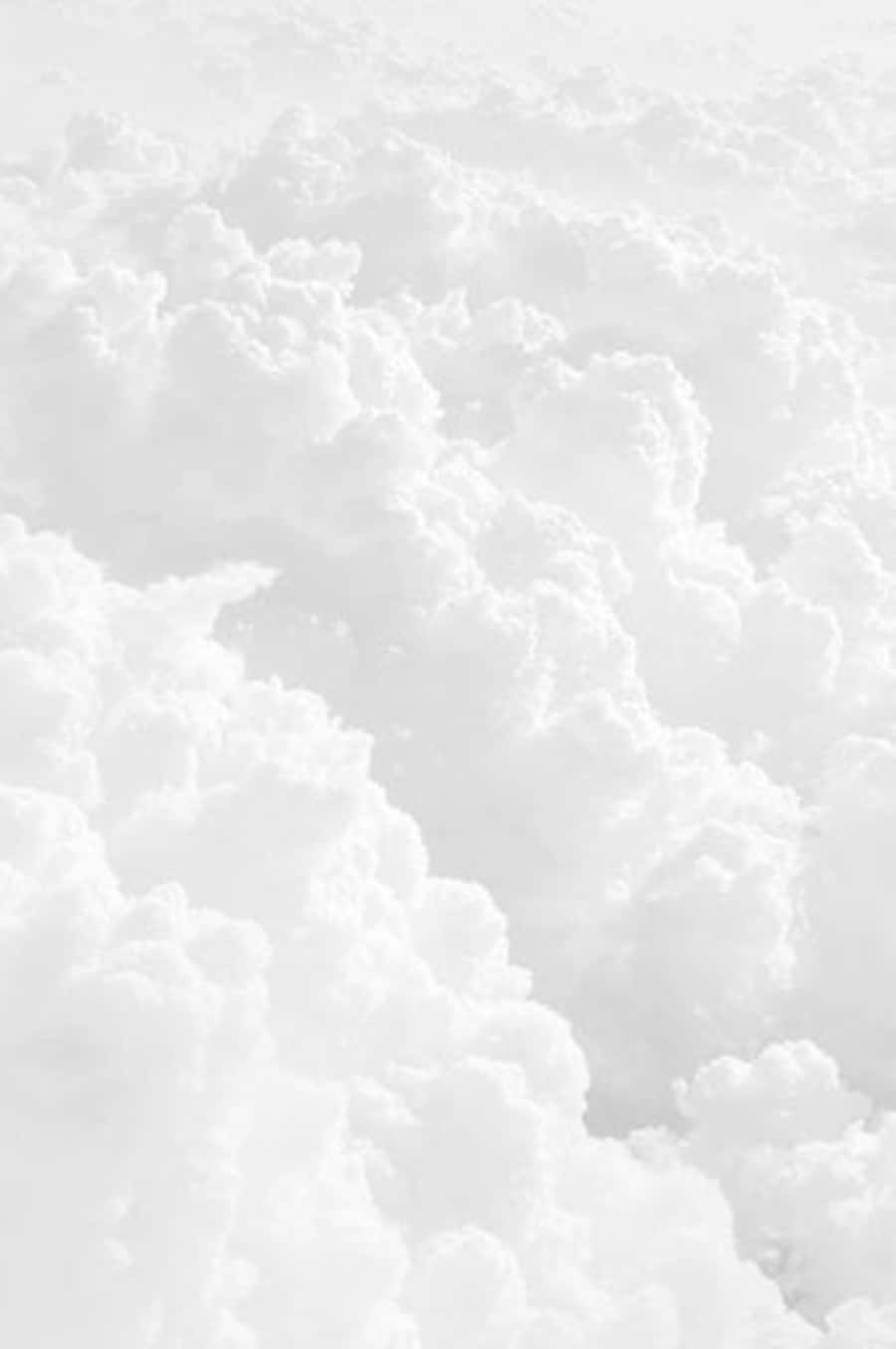 白色美學動圖 桌布 壁紙 — 柔軟質感的蓬鬆白雲毯子填滿了寧靜天空的畫面。
