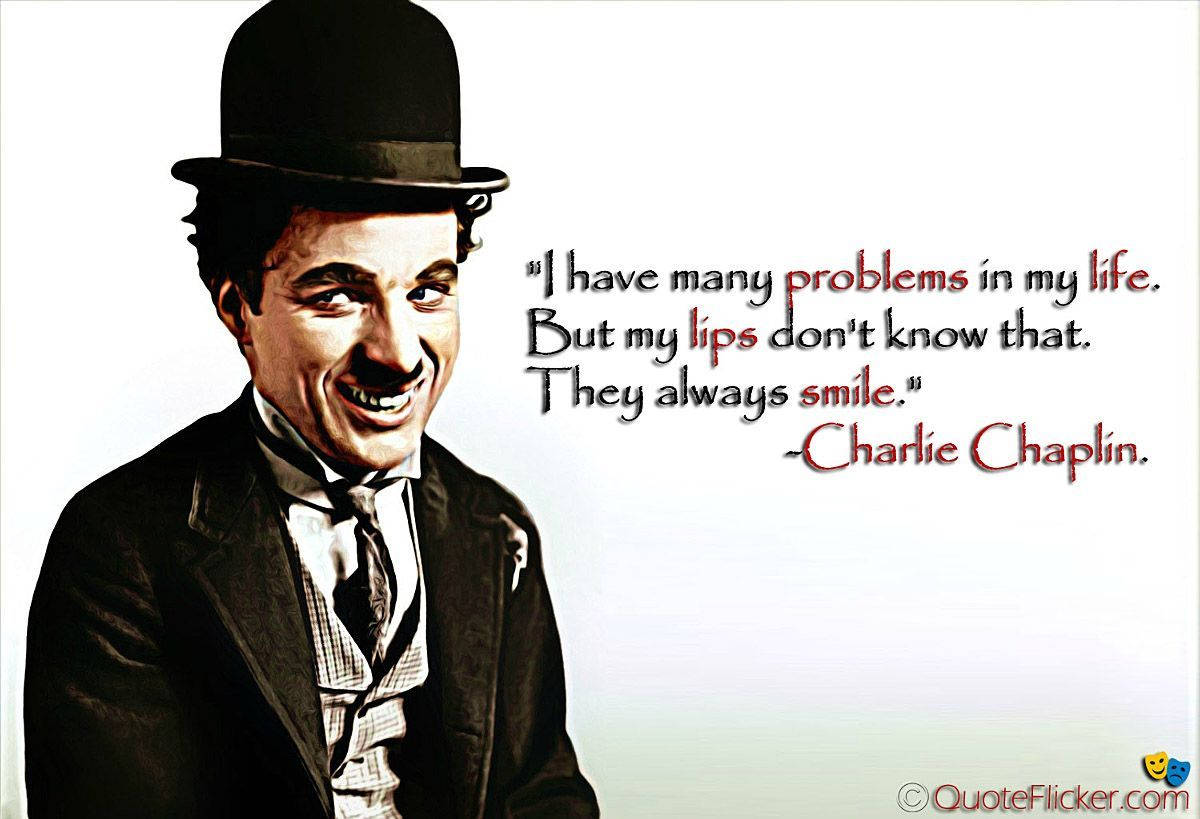 Chaplin 桌布 壁紙 — 查理·卓別林戴著標誌性的圓頂禮帽和西裝，在他關於微笑面對生活問題的名言旁溫暖地微笑。
