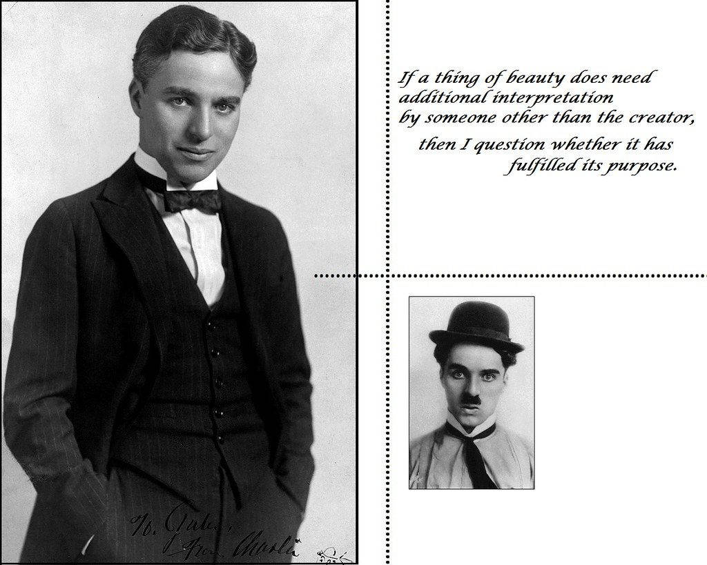 Chaplin 桌布 壁紙 — 查理·卓別林的復古黑白肖像，身穿正式西裝配領結，以及他戴著標誌性圓頂禮帽和鬍鬚的較小插圖照片。