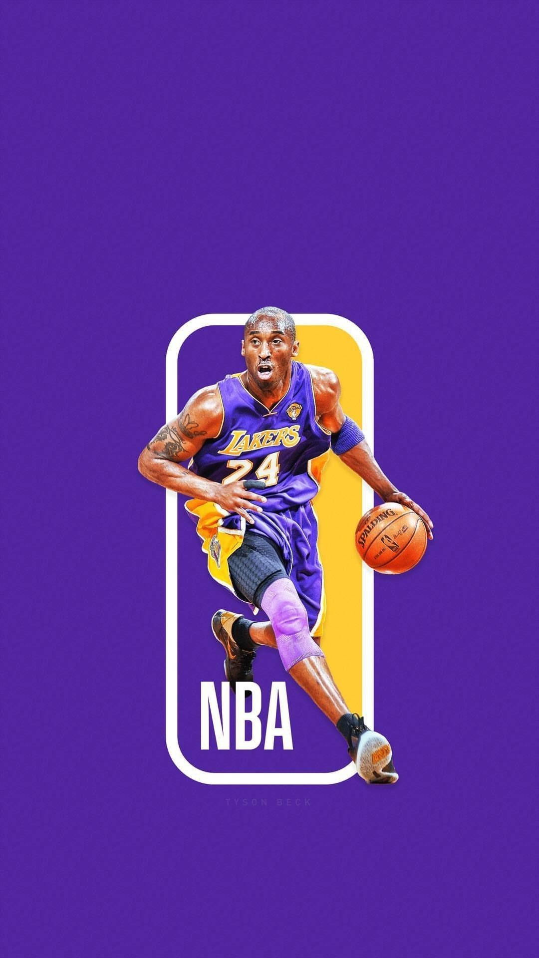 Kobe Bryant iPhone 桌布 壁紙 — 柯比·布萊恩身穿湖人球衣，在風格化的NBA標誌內運球，背景為純紫色。