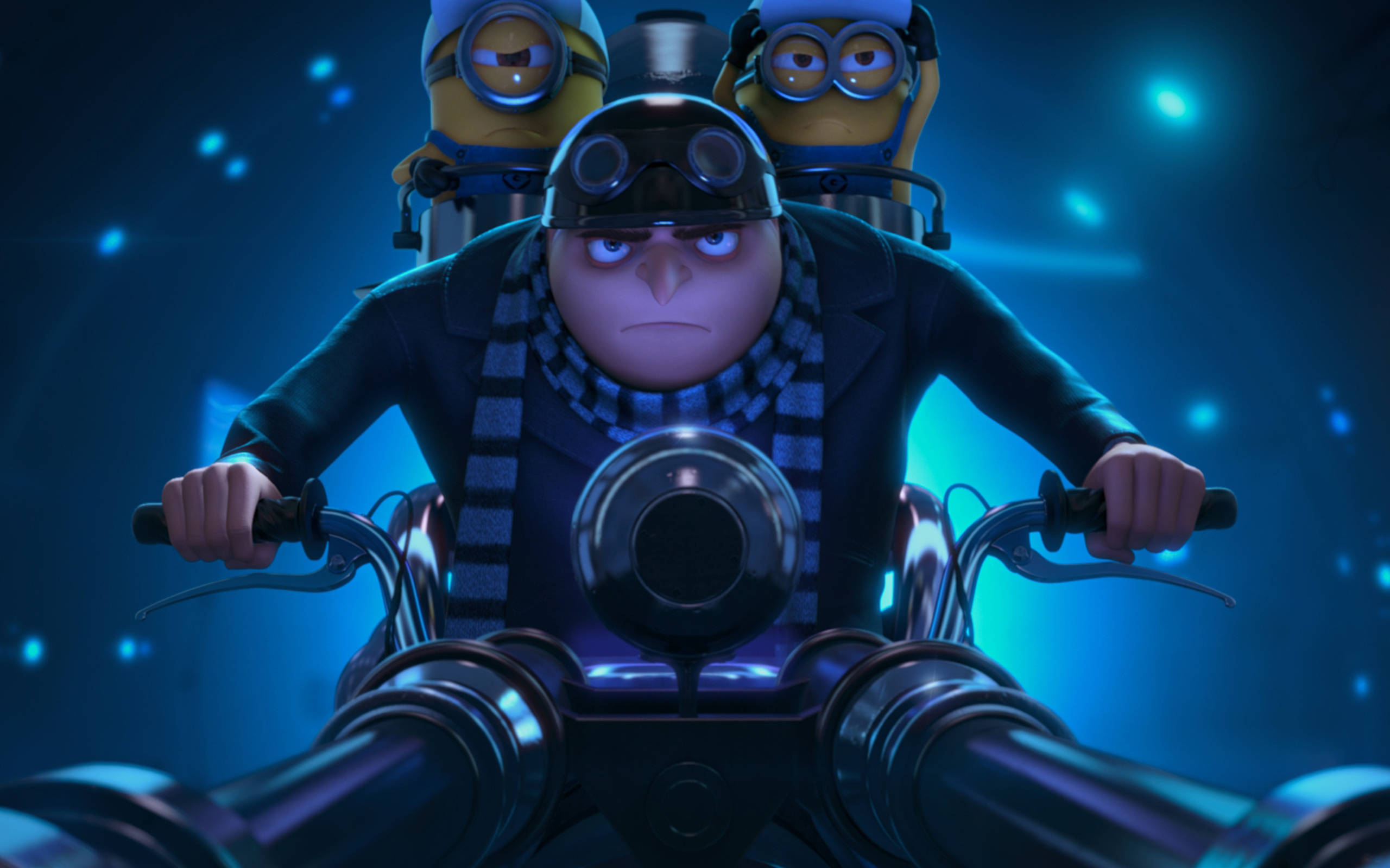 Despicable Me 2 桌布 壁紙 — 格魯在發光的藍色燈光下騎著一輛未來風格的機車，後面載著兩個小小兵。