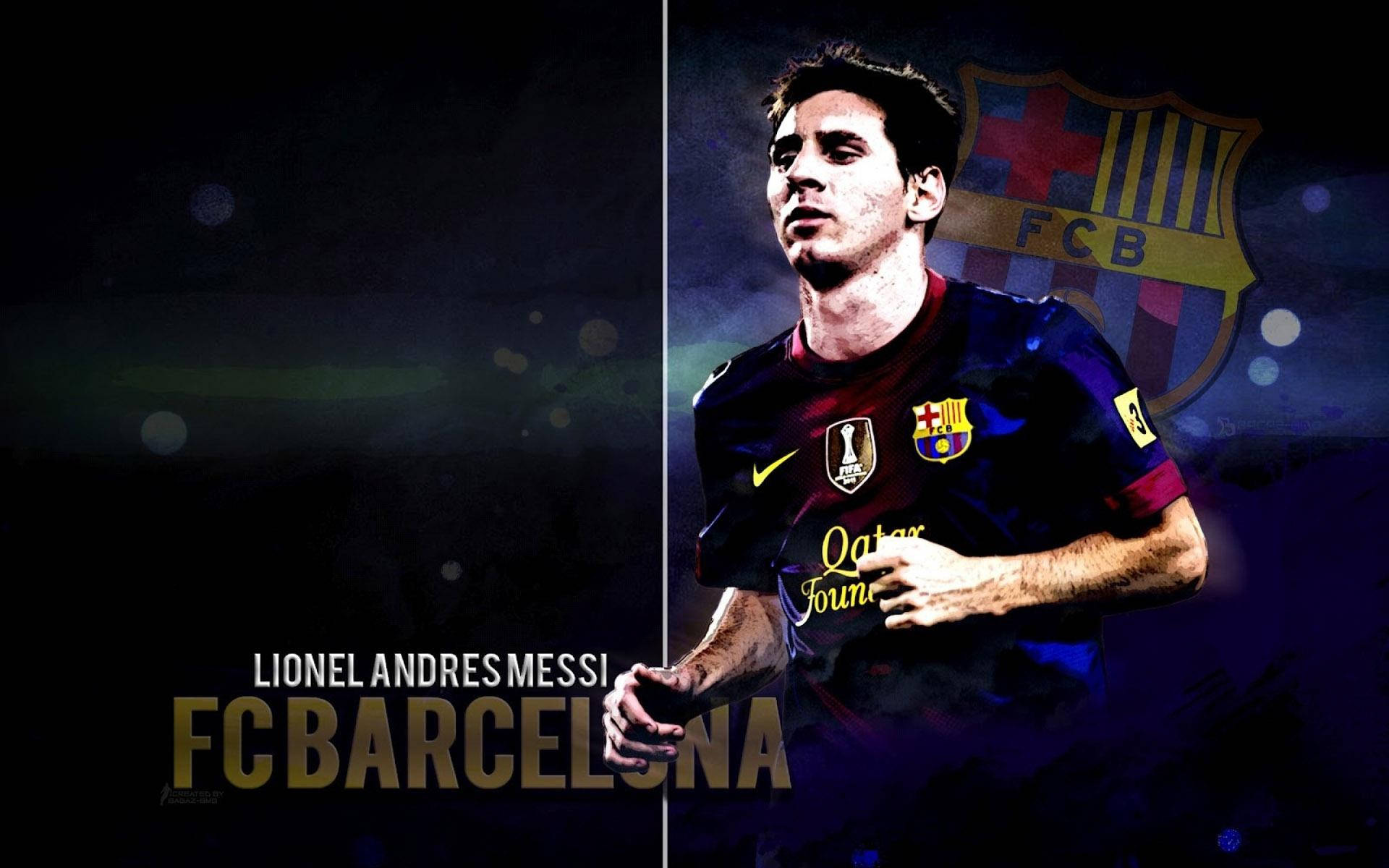 Messi Barcelona 桌布 壁紙 — 梅西身穿巴塞隆納球衣，自信地站在深色背景前，背景有球隊徽章和發光散景燈光。