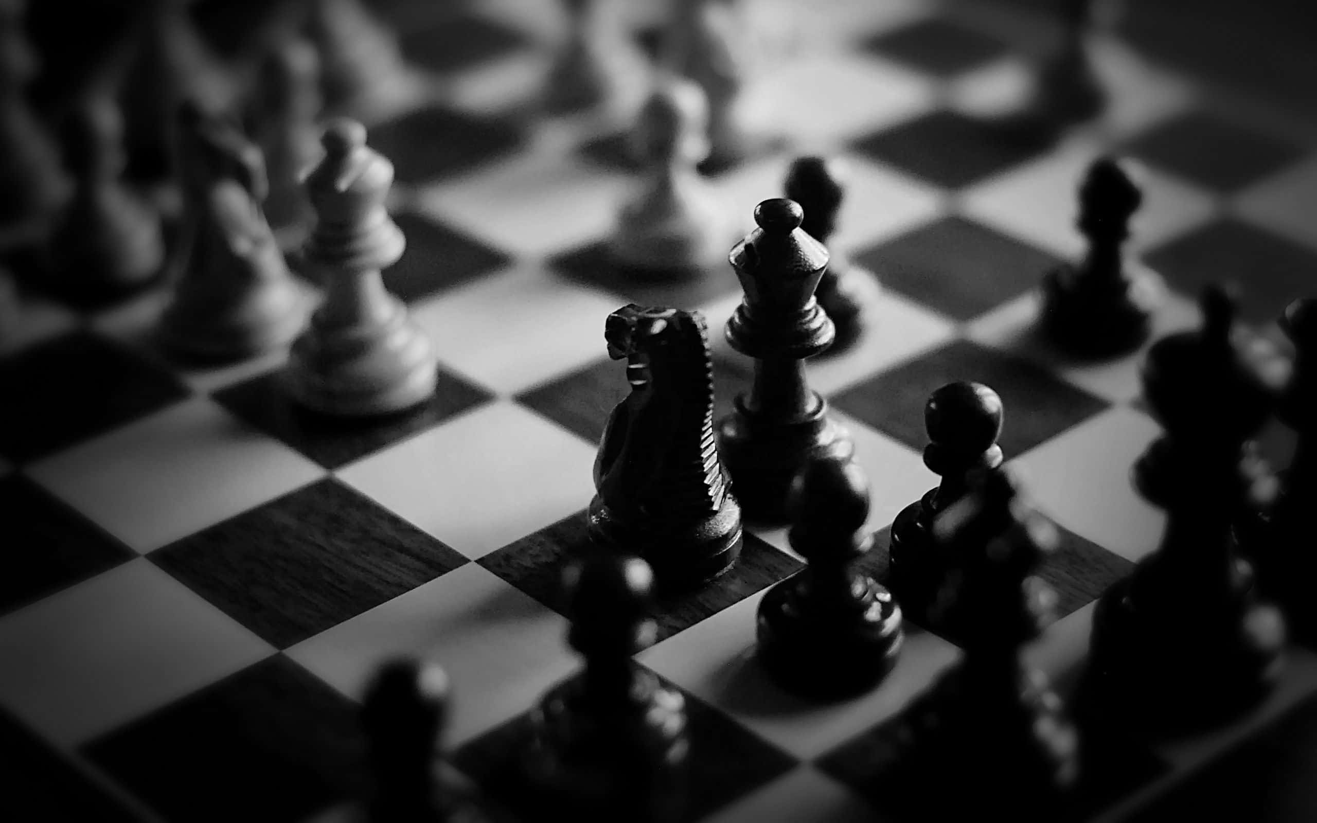 棋盤上的西洋棋棋子 壁紙