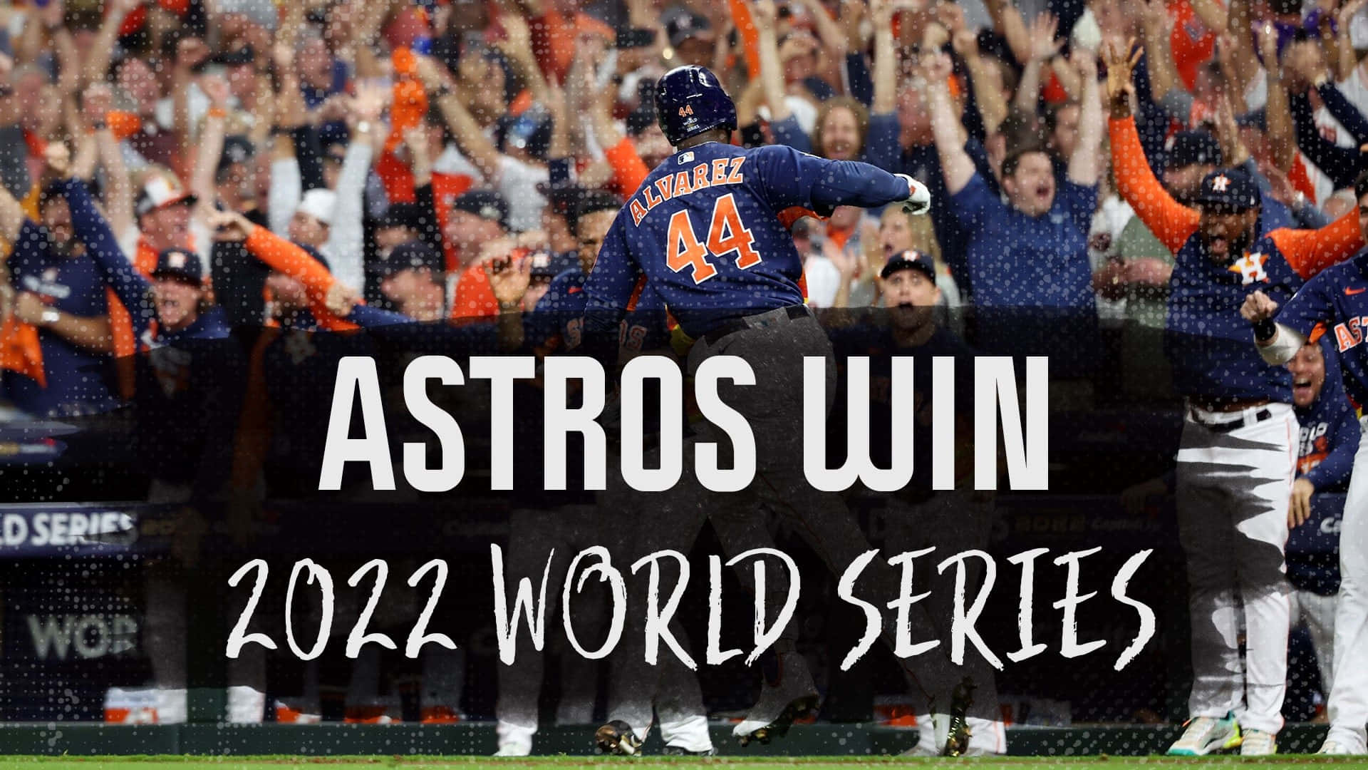 Astros 桌布 壁紙 — 棒球運動員Alvarez與隊友慶祝，球迷在「ASTROS WIN 2022 WORLD SERIES」圖案後面歡呼。