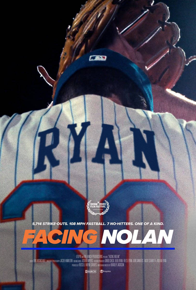 Nolan Ryan 桌布 壁紙 — 棒球運動員Ryan身穿細條紋制服，在戲劇性的聚光燈下從背後拿著手套。