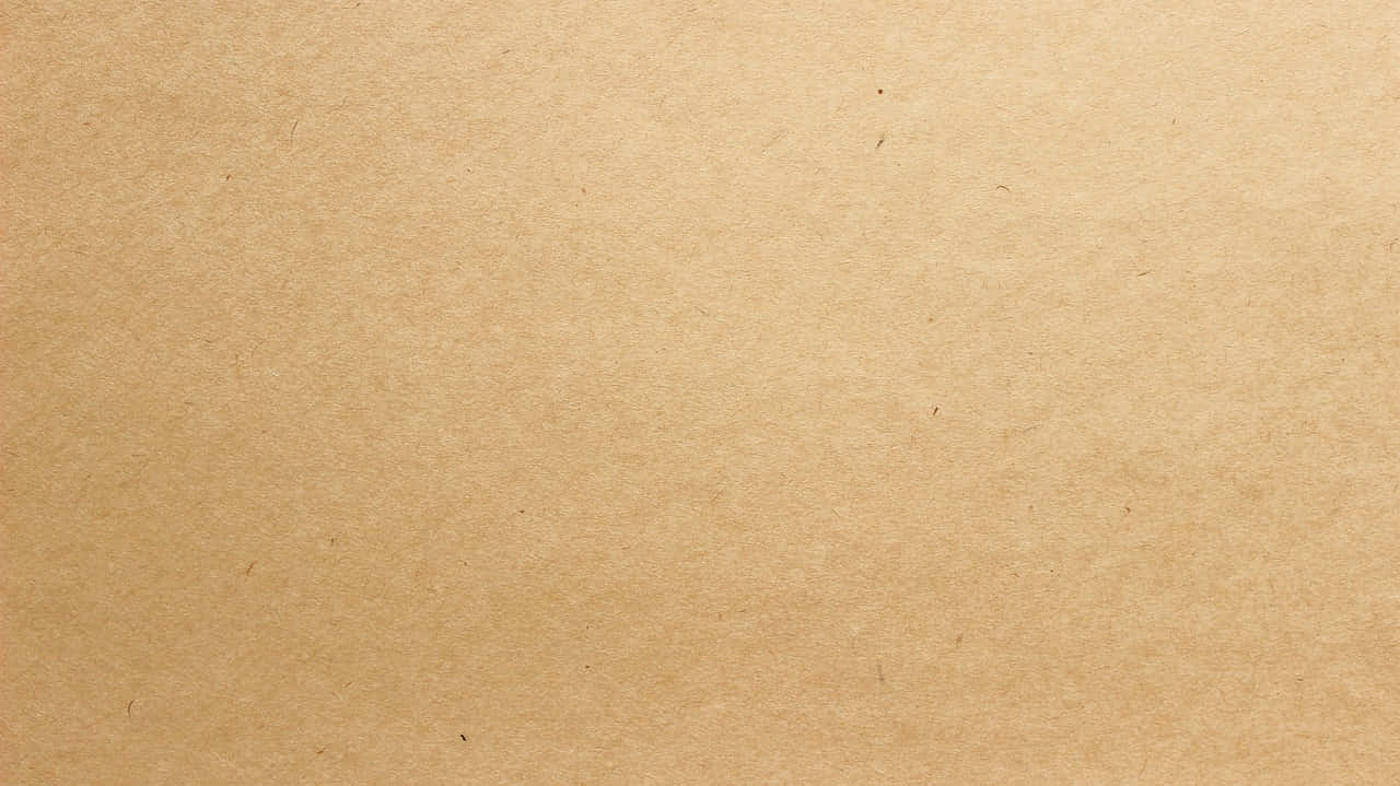 Brown Texture 桌布 壁紙 — 棕色紋理牛皮紙表面的特寫，帶有細微纖維和自然瑕疵。