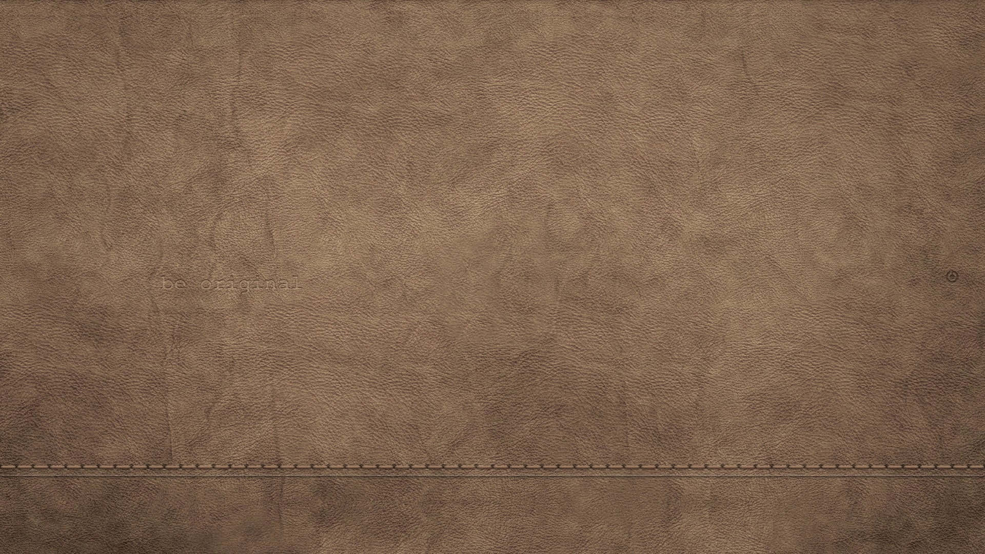 Brown Texture 桌布 壁紙 — 棕色紋理皮革特寫，底部邊緣有細微縫線。