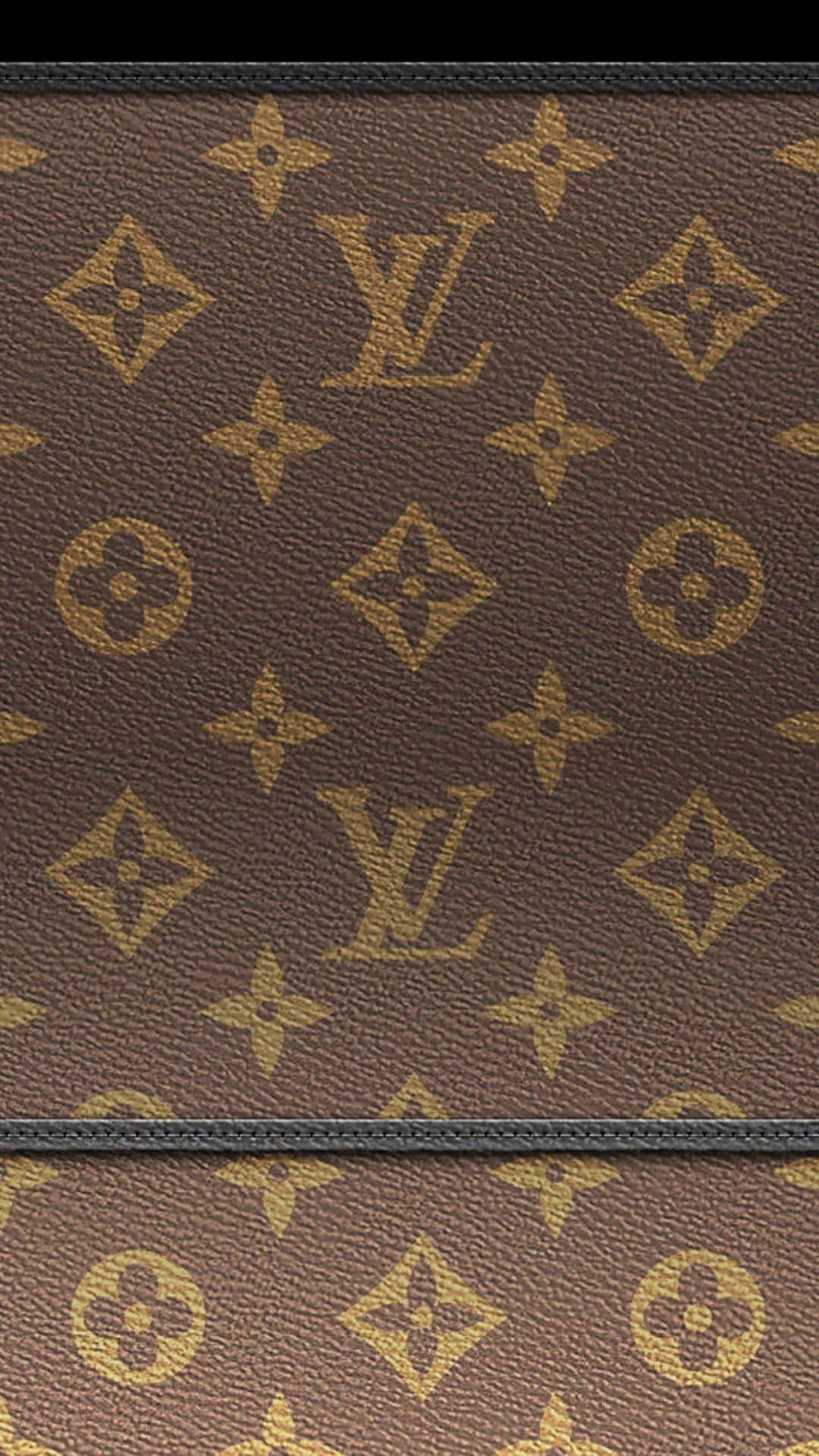 Louis Vuitton 4K 桌布 壁紙 — 棕色路易威登Monogram帆布近距離特寫，帶有金色LV標誌和花卉圖案。