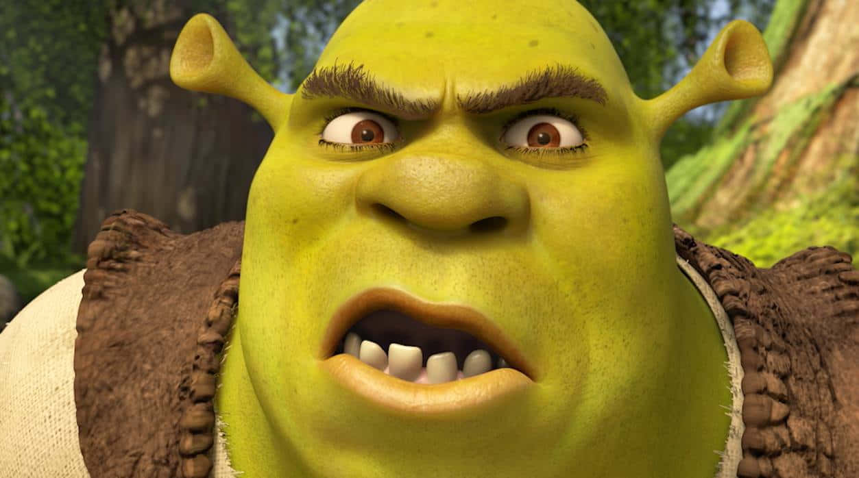Funny Shrek 桌布 壁紙 — 森林環境中史瑞克憤怒表情的特寫。