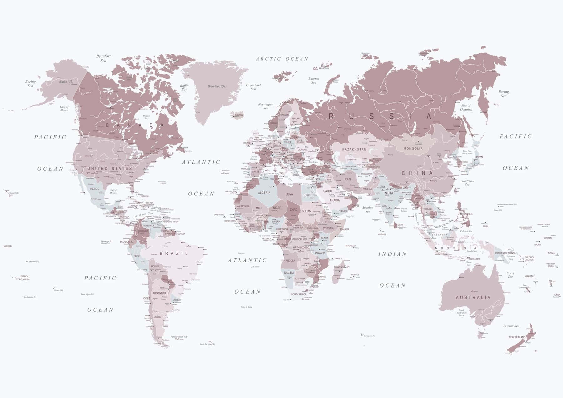 World Map Aesthetic 桌布 壁紙 — 極簡世界地圖，以柔和紫紅色和淡粉紅色調呈現於淺色背景上，顯示所有大陸和海洋並附有國家標籤。