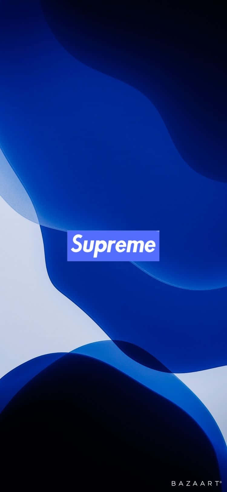 blue supreme 桌布 壁紙 — 極簡抽象桌布，帶有流動的藍色漸層和紫色矩形上居中白色文字的Supreme標誌。