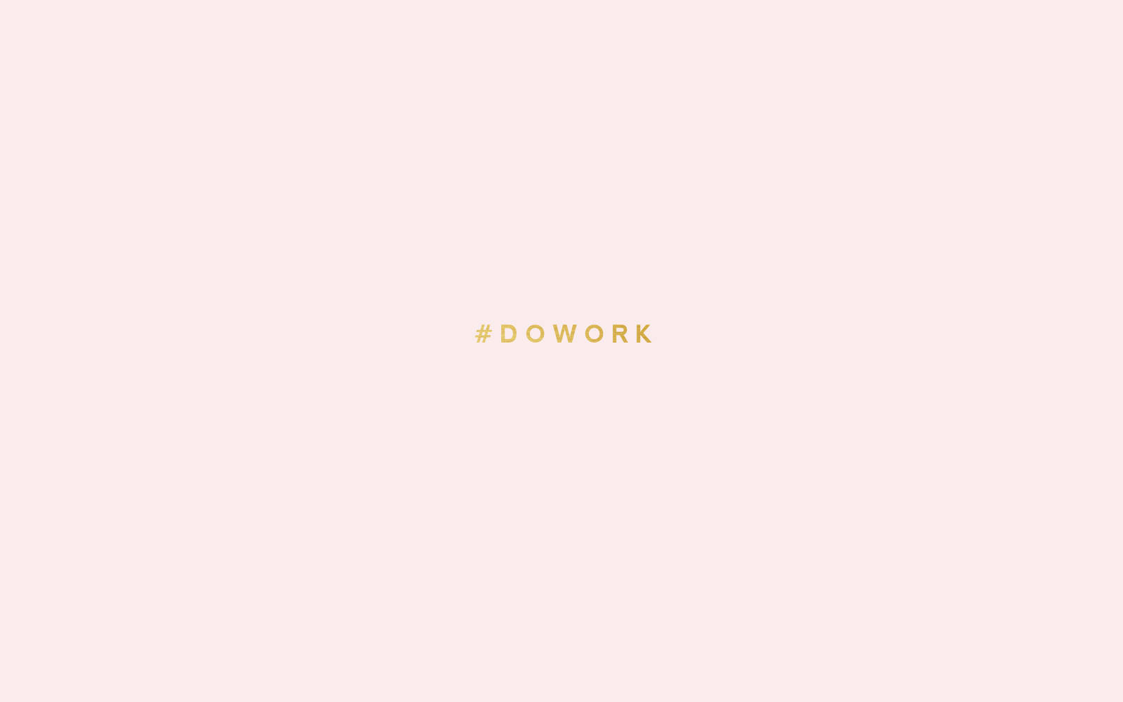桌布 壁紙 — 極簡淡粉紅色背景，中央有金色 hashtag do work 文字。