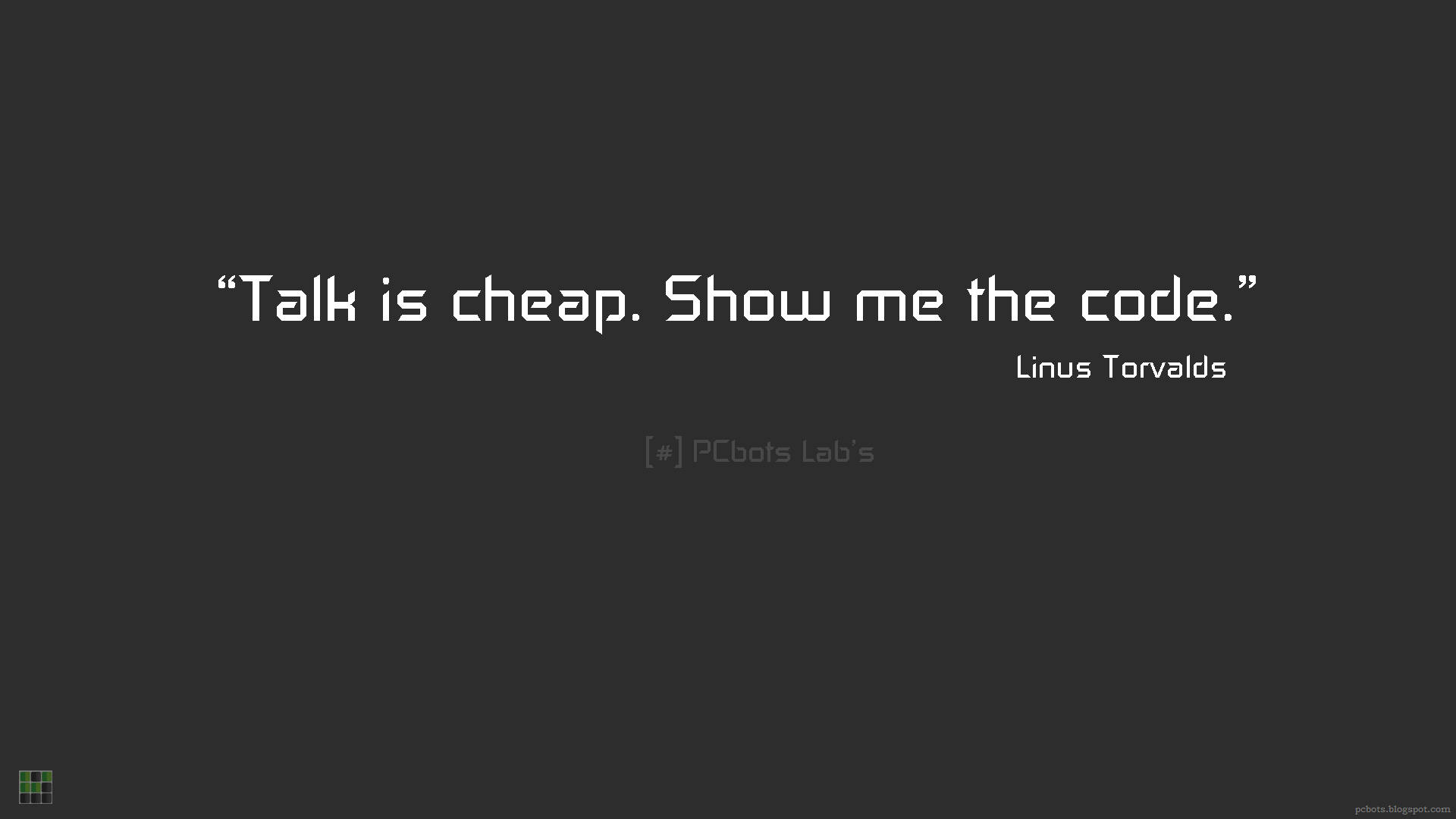 程式碼 桌布 壁紙 — 極簡深灰色背景，白色文字顯示 Linus Torvalds 關於程式碼的引言。