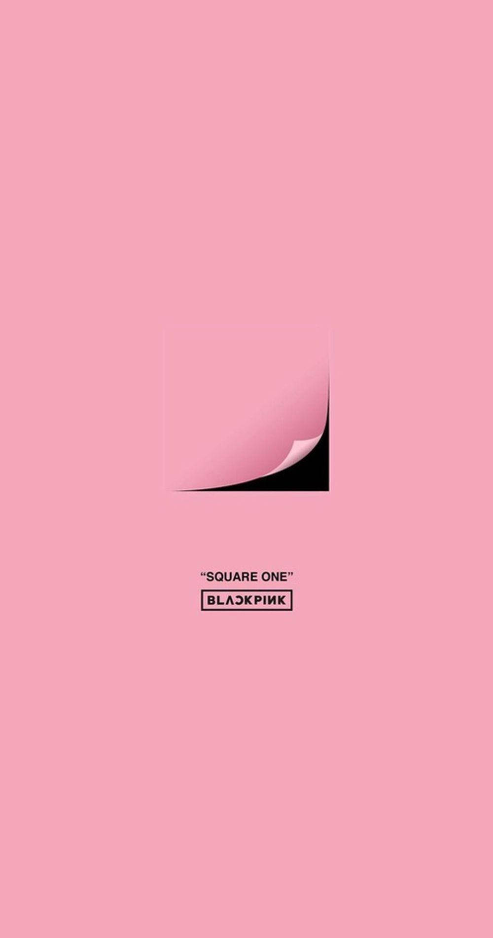 BLACKPINK 桌布 壁紙 — 極簡粉色桌布，帶有捲曲角落，露出黑色和文字 square one blackpink。