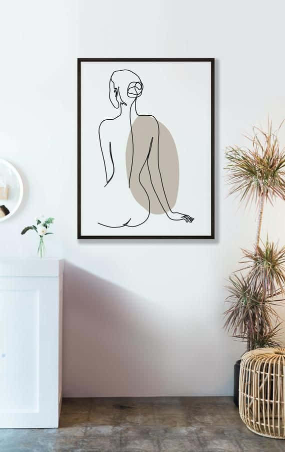 Minimalist Painting 桌布 壁紙 — 極簡線條藝術描繪一位坐著的女性，搭配米色橢圓形點綴，掛在現代白色房間內盆栽植物旁。