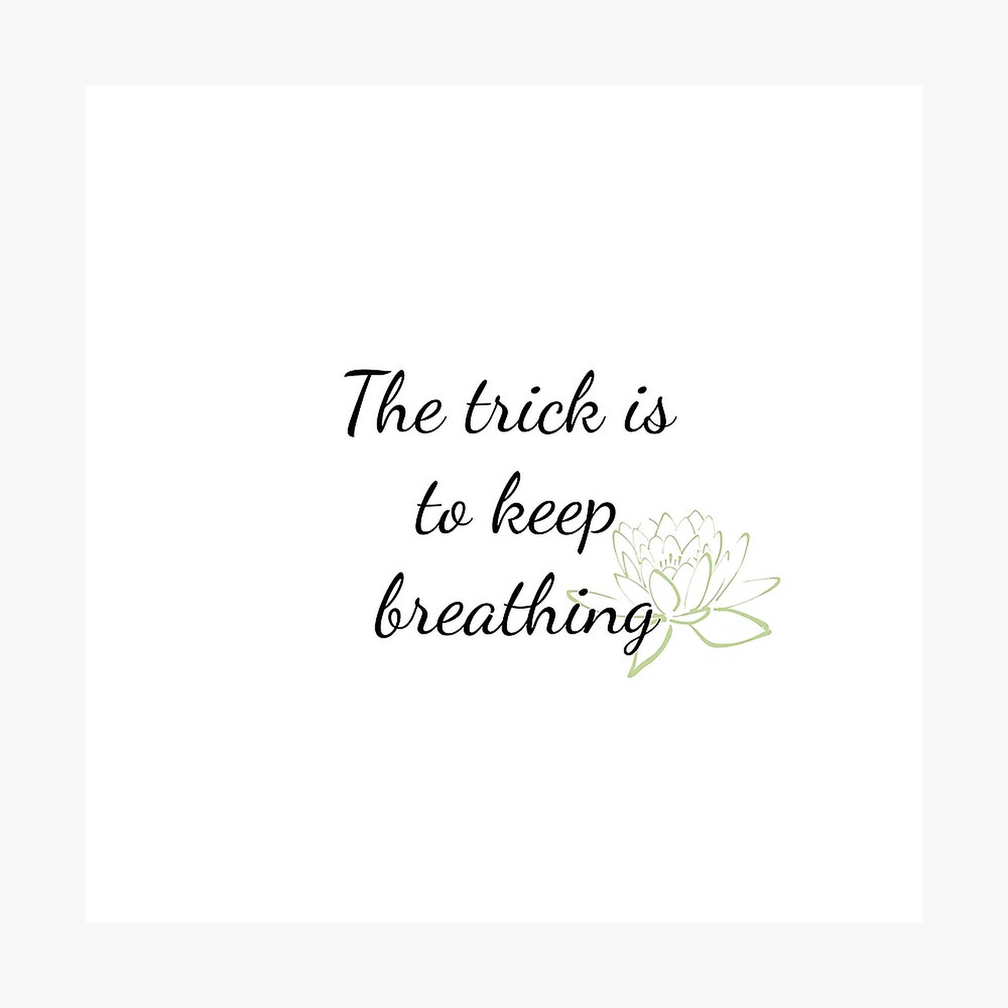 Breathing 桌布 壁紙 — 極簡風格勵志名言藝術，以草書文字和精緻的綠色睡蓮插圖呈現於白色背景上。