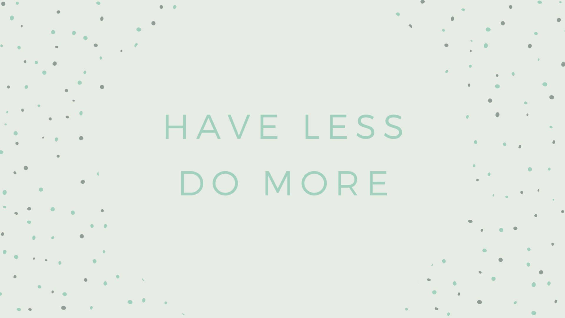 美學 桌布 壁紙 — 極簡風格桌布，柔和薄荷色文字寫著 have less do more，周圍散落著青綠色和灰色圓點，背景為淺色。