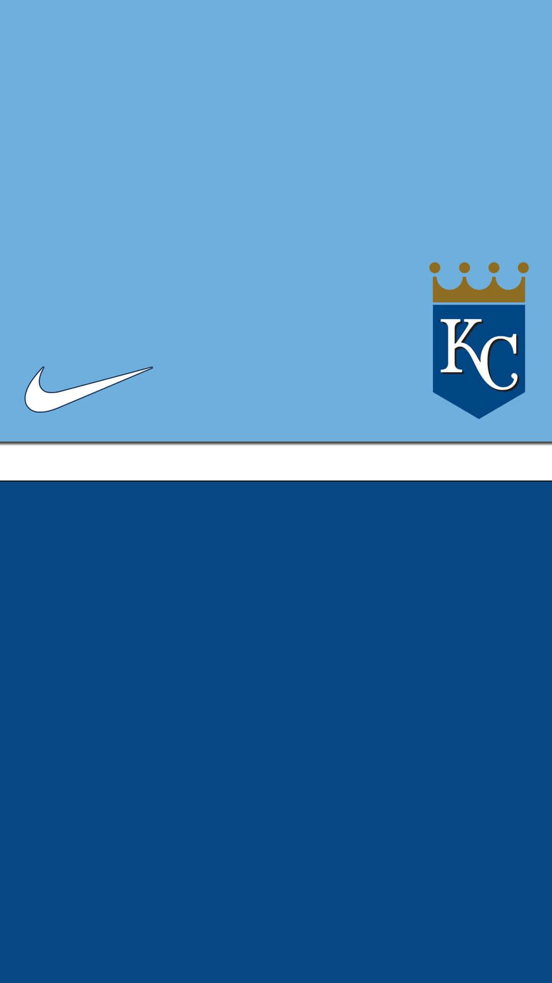 Kc Royals 桌布 壁紙 — 極簡風格桌布，藍白分割背景上帶有Nike勾勾和堪薩斯城皇家隊標誌。