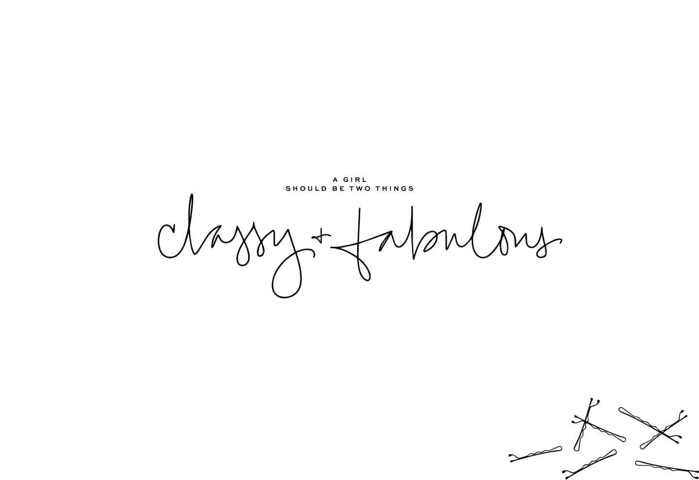 勵志動圖 桌布 壁紙 — 極簡黑色手寫字體寫著「A girl should be two things classy + fabulous」，白色背景上散落著髮夾。