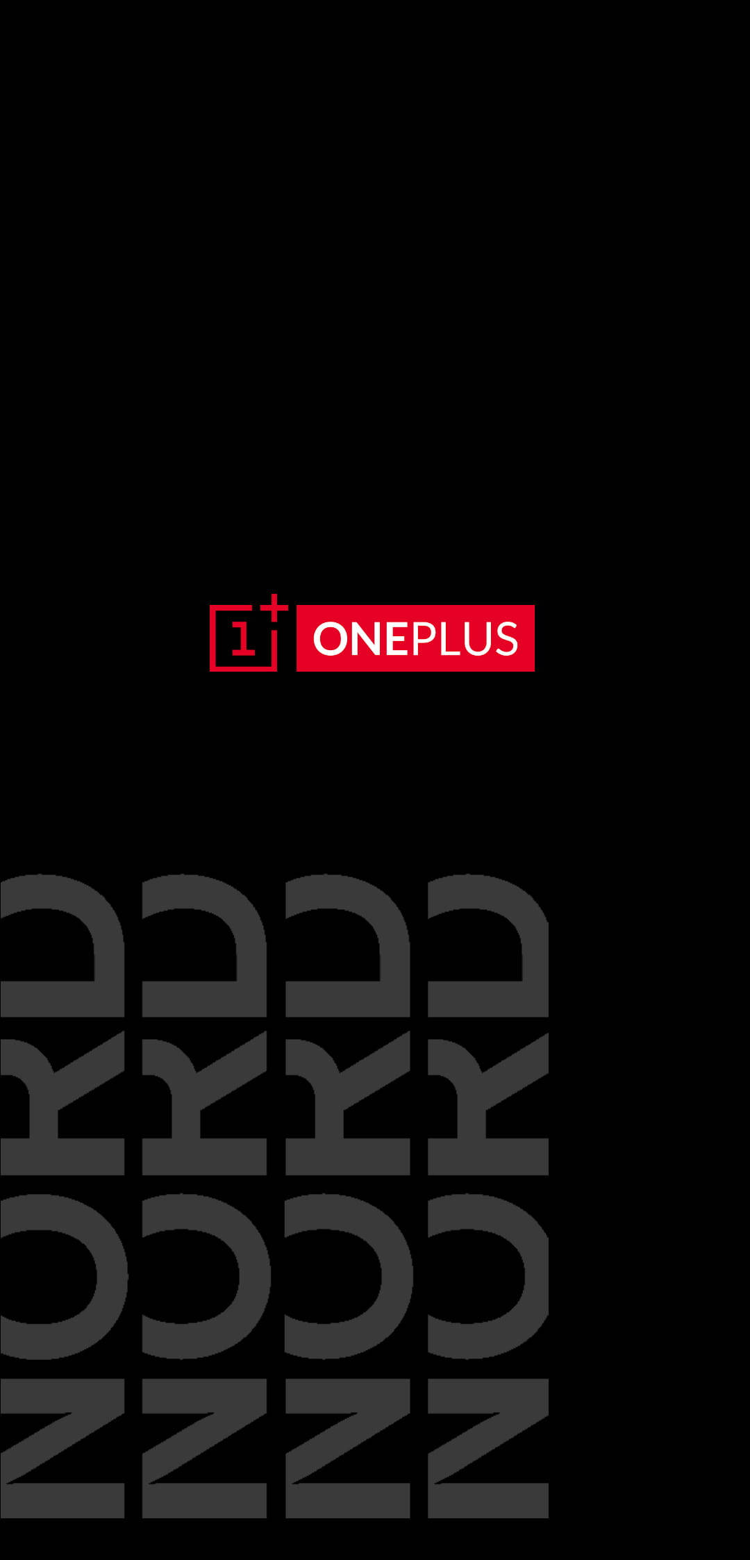 標誌 桌布 壁紙 — 極簡黑色桌布，帶有紅色 OnePlus 標誌和底部重複的灰色字母形狀。