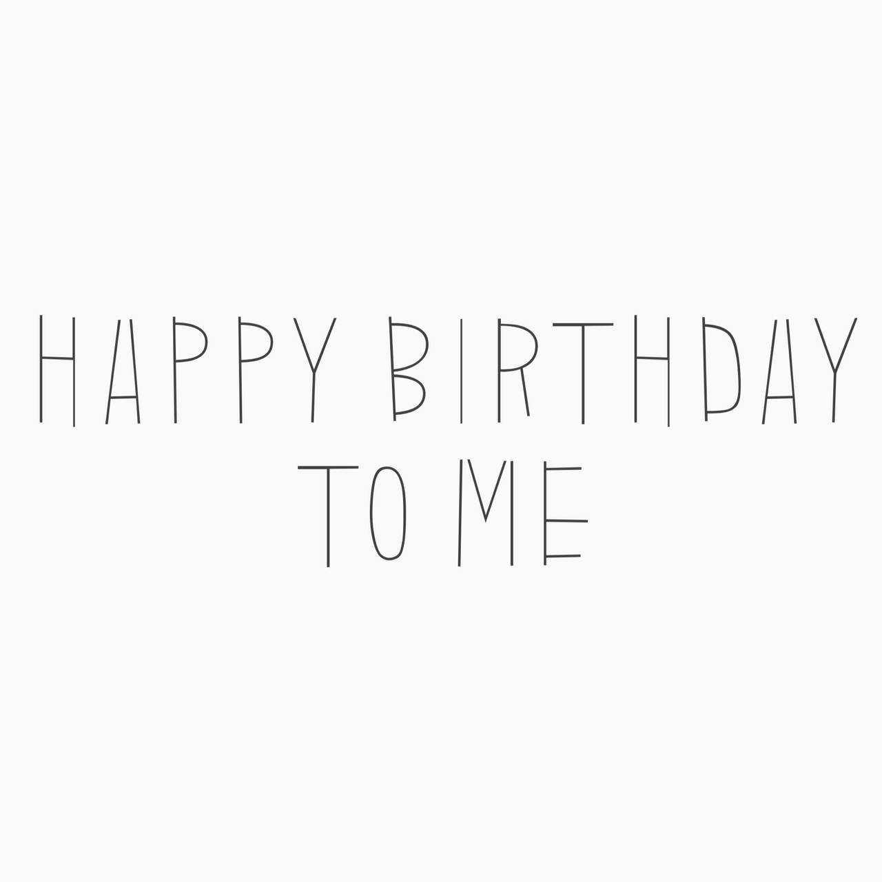 Me 桌布 壁紙 — 極簡黑色線條文字在純白背景上寫著happy birthday to me。