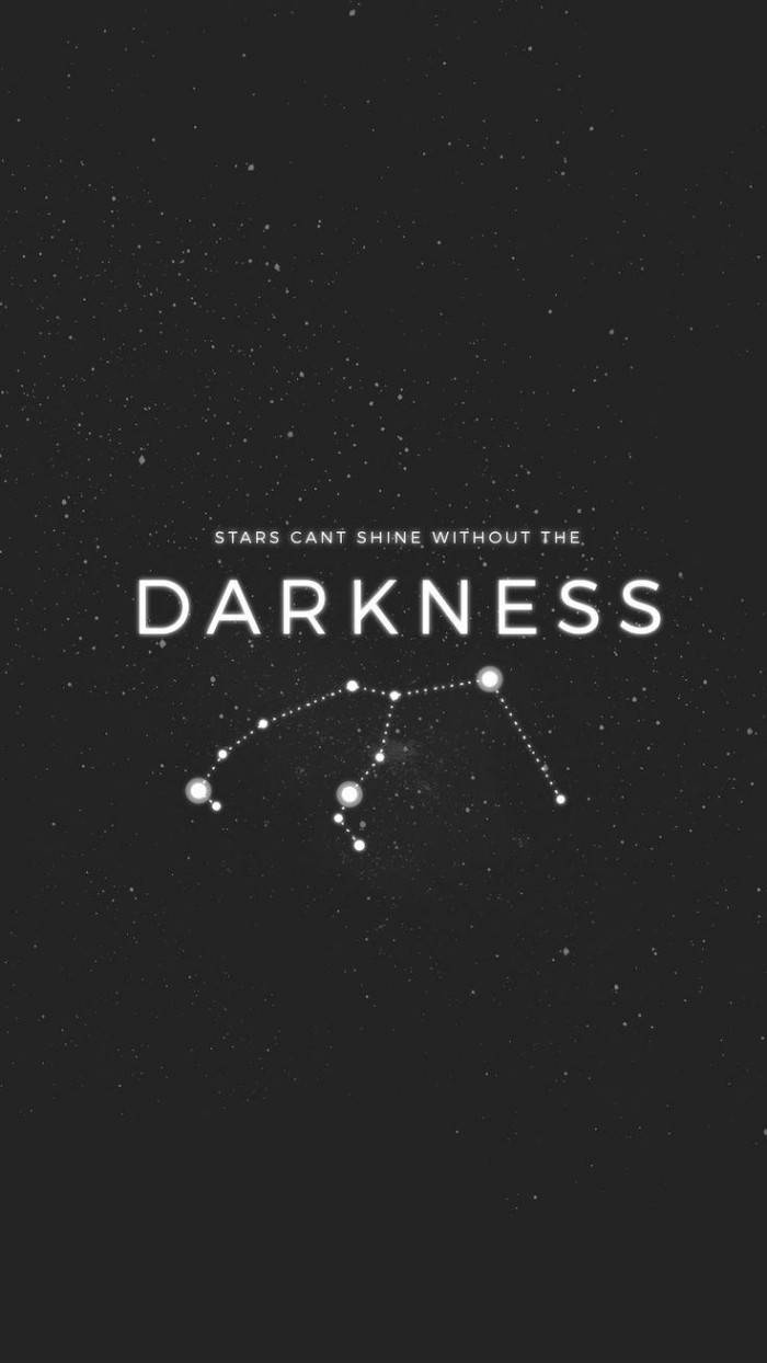 iPhone 桌布 壁紙 — 極簡黑色背景，白色星星和星座輪廓上方有文字 'STARS CANT SHINE WITHOUT THE DARKNESS'。