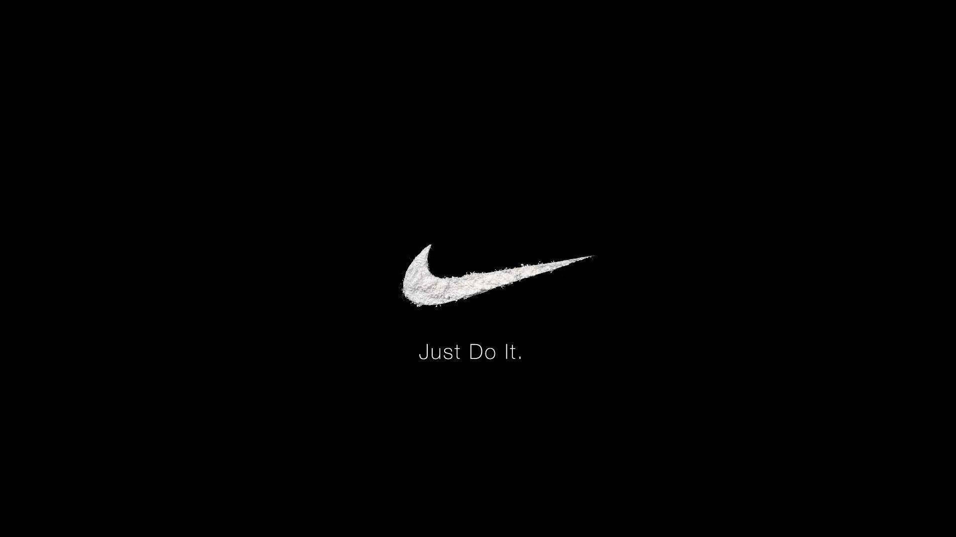 白色Nike勾勾和「Just Do It.」文字在黑色背景上。 — Nike GIF 壁紙