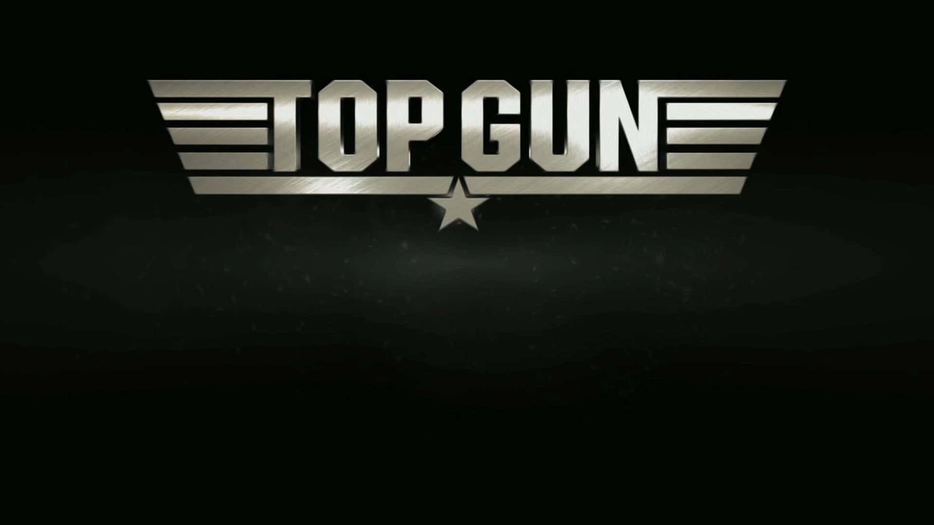 電影 桌布 壁紙 — 標誌性的 Top Gun 標誌在深色紋理背景上閃耀著金屬銀色，下方有一顆星星。