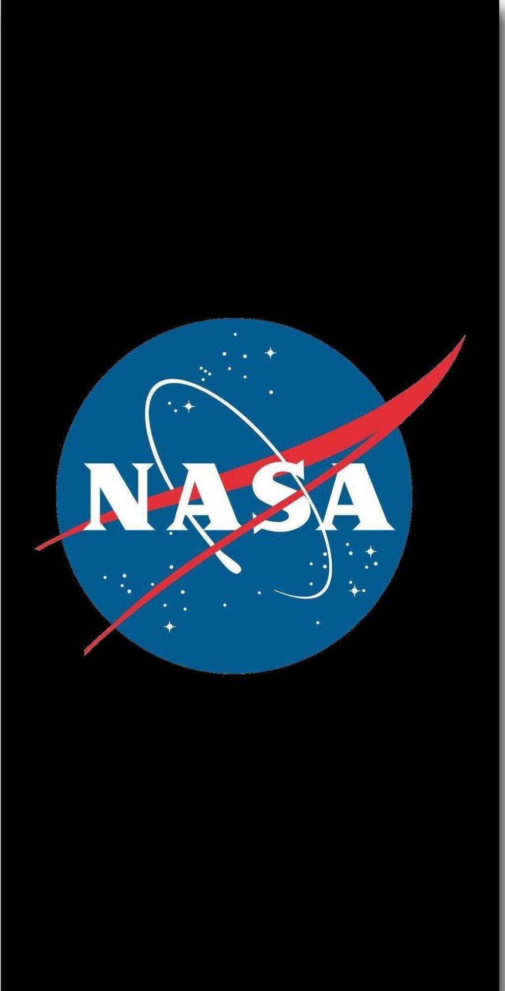 標誌 桌布 壁紙 — 標誌性的NASA標誌，藍色圓圈、白色文字、紅色弧線和星星在黑色背景上。