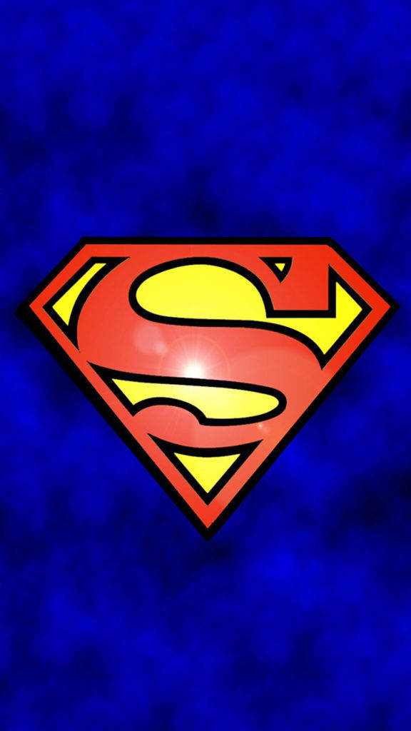superman iPhone 桌布 壁紙 — 標誌性的超人標誌在深藍色紋理背景上閃耀著明亮的黃色「S」。