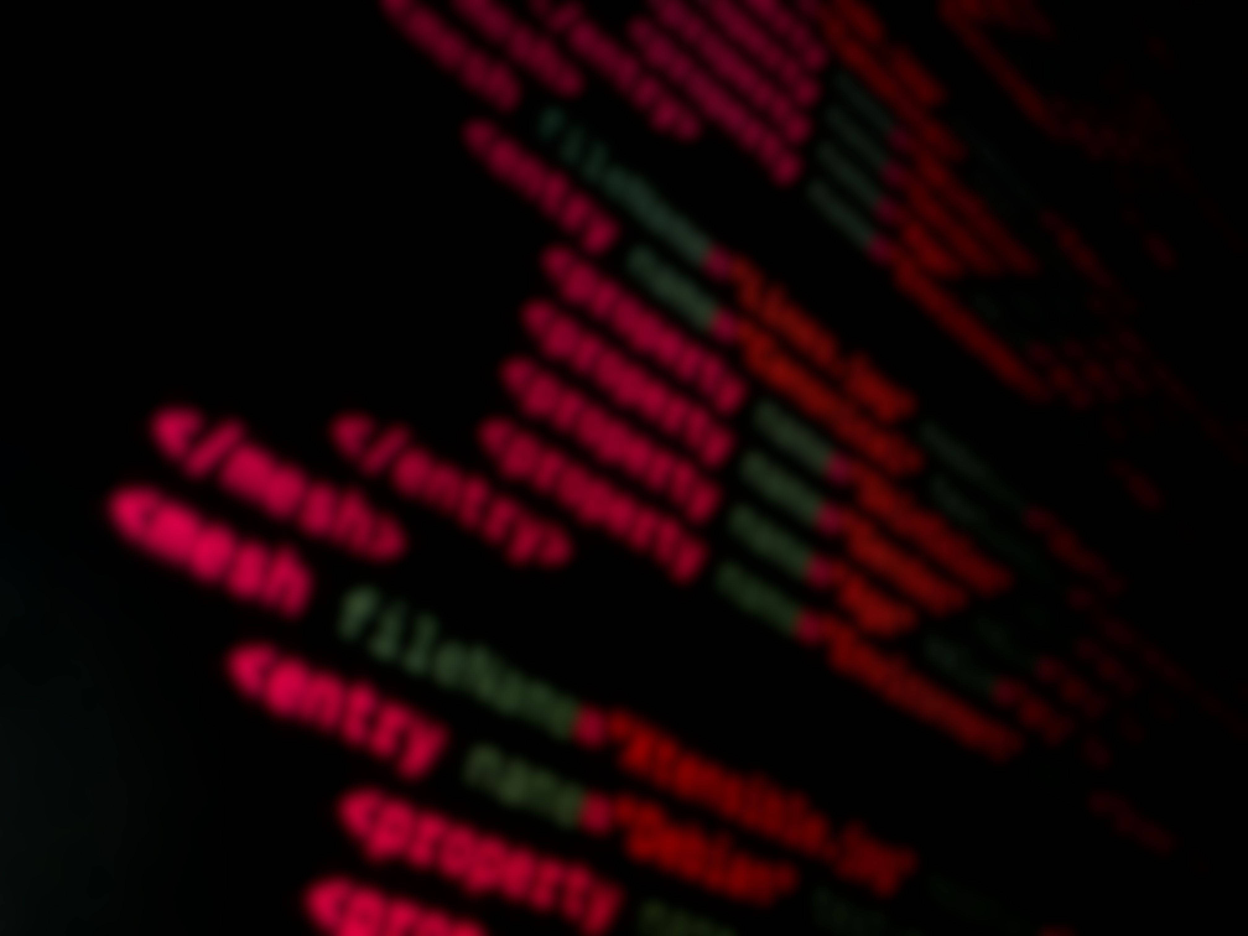 ubuntu 桌布 壁紙 — 模糊發光的紅色和綠色程式碼線條對角漂浮在漆黑的數位螢幕上。