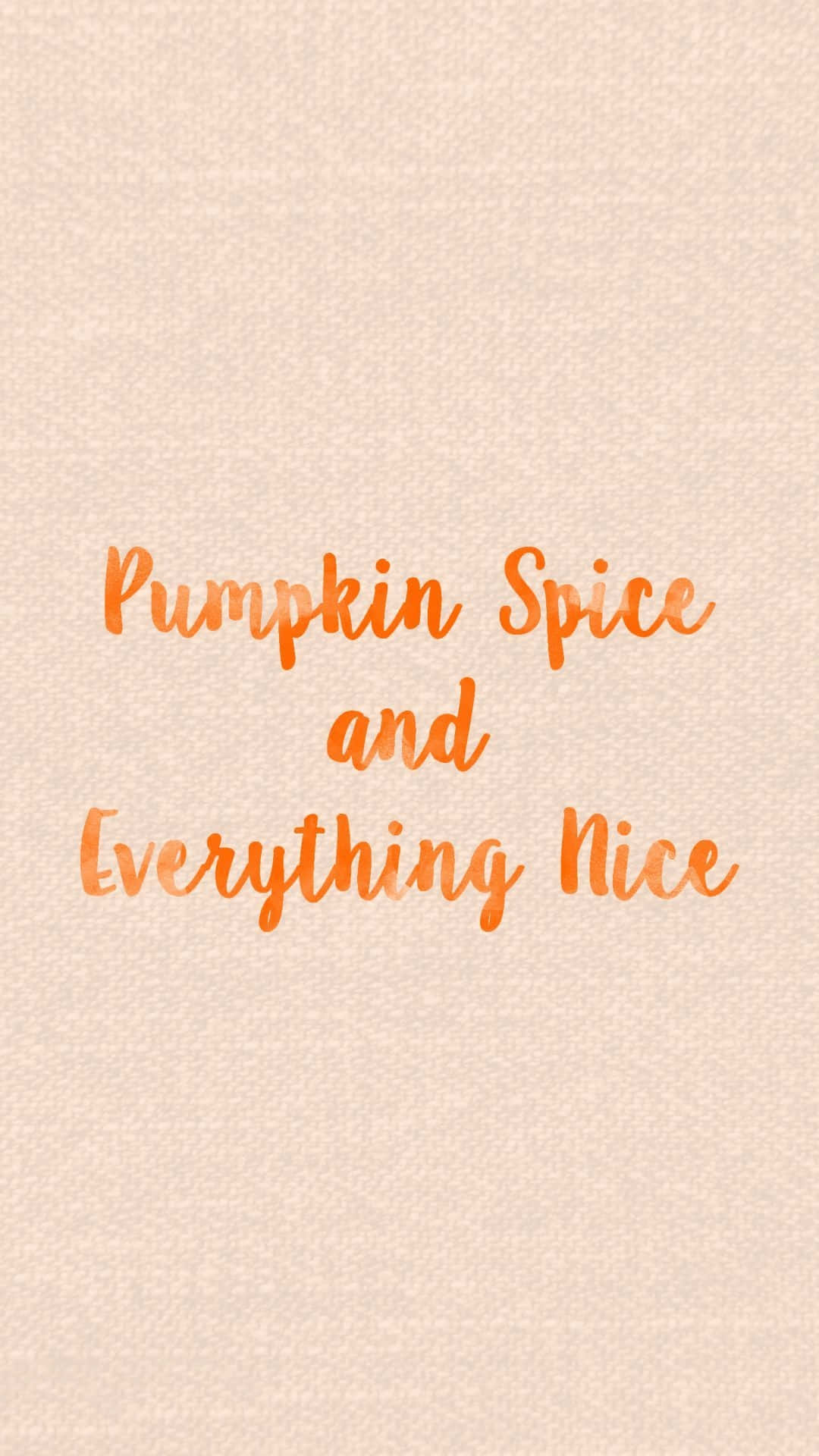 橙色草書文字 pumpkin spice and everything nice 在米色質感背景上 — 感恩節 iPhone 壁紙