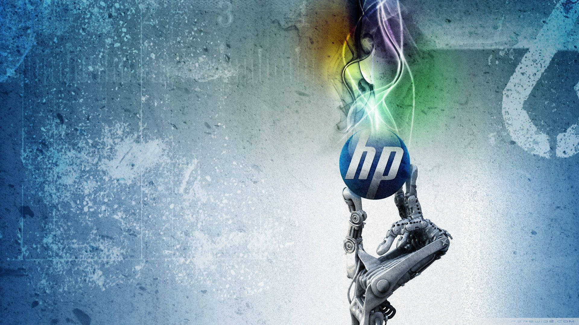 HP 桌布 壁紙 — 機械手拿著一個發光的藍色HP標誌，對著有紋理的藍色混凝土牆發出鮮豔的彩虹能量。