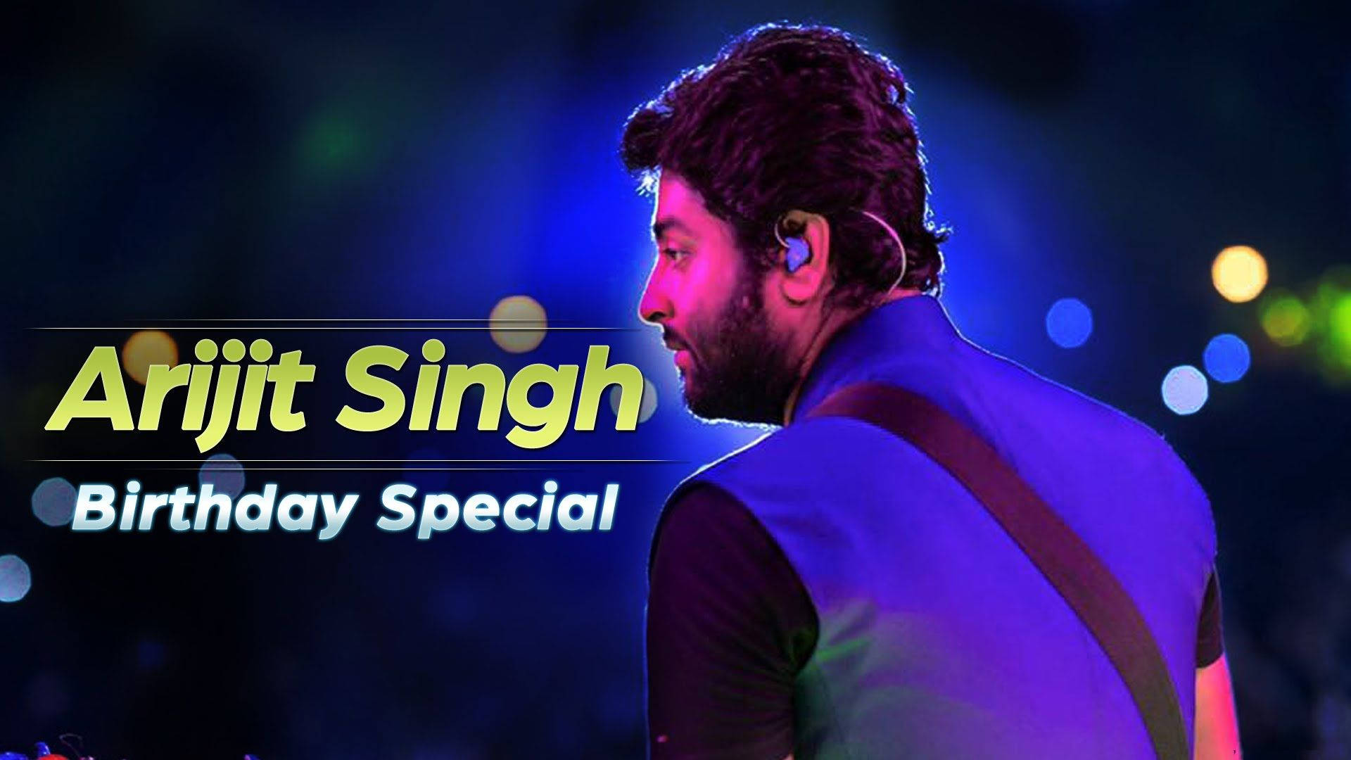 Indian 桌布 壁紙 — 歌手Arijit Singh側面佩戴耳機，在充滿活力的藍色舞台燈光下，帶有散景背景和文字疊加。