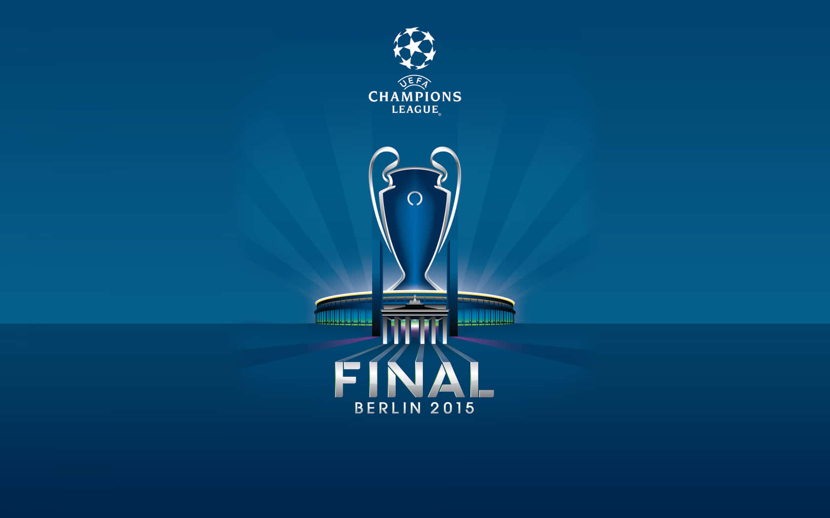 Champions League 桌布 壁紙 — 歐冠冠軍獎盃在深藍色漸變背景上，於耀眼的光束下閃閃發光，下方有「FINAL BERLIN 2015」字樣。