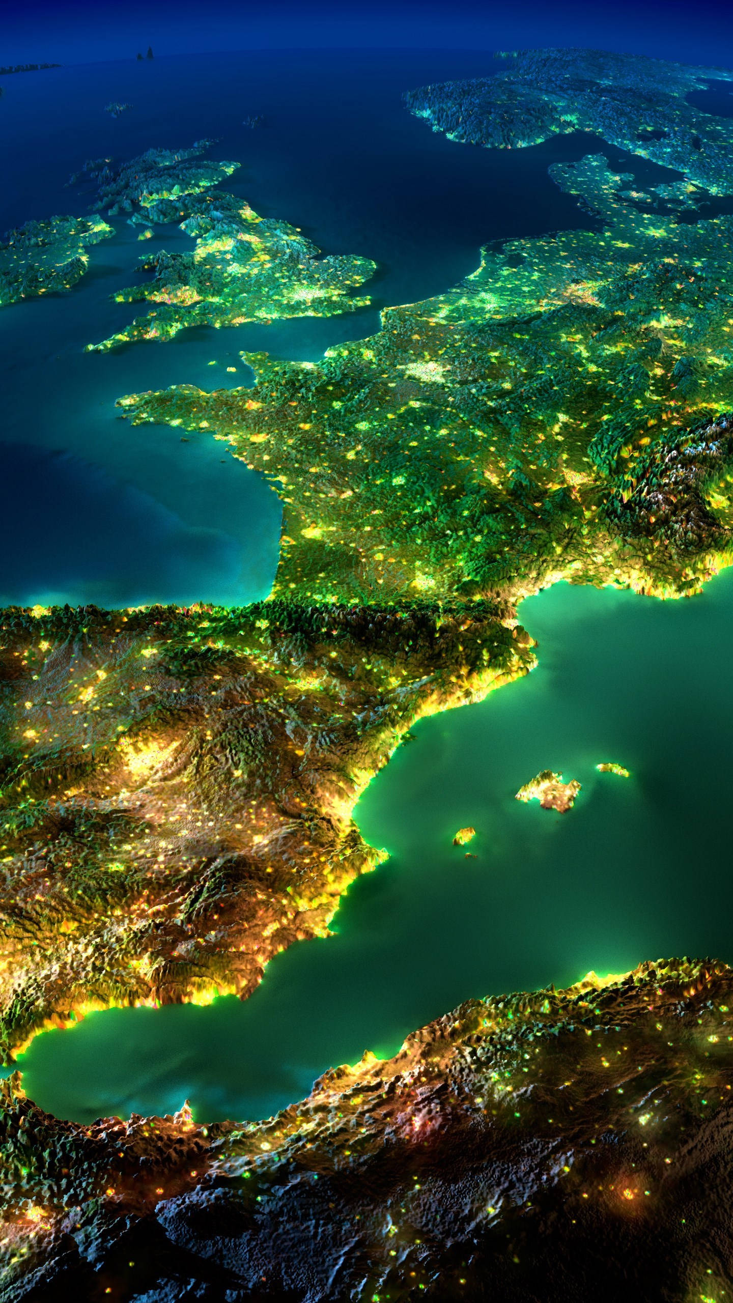 Europe 桌布 壁紙 — 歐洲夜景鳥瞰圖，城市燈光在深藍綠色海洋和崎嶇地形上閃爍。