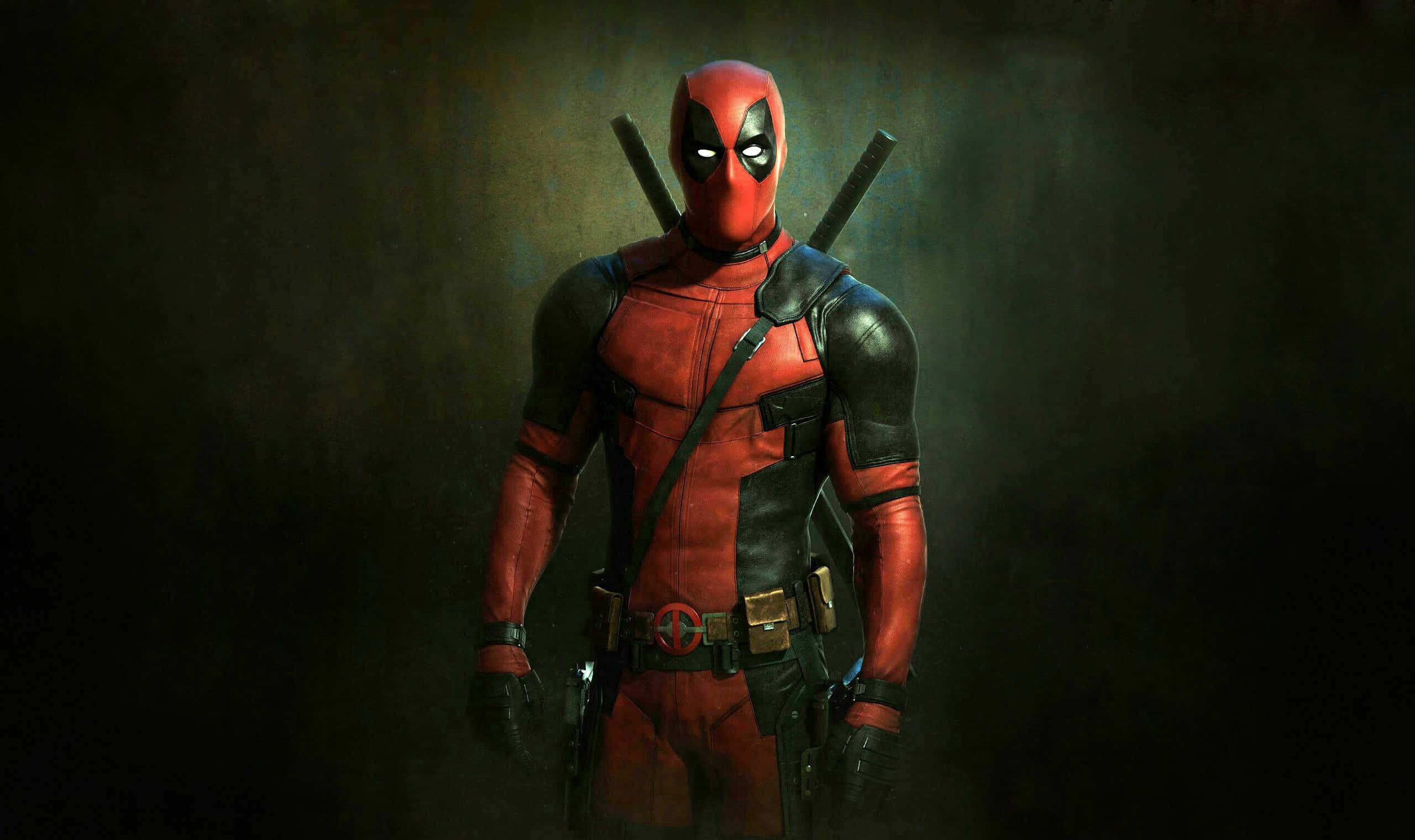 Black Deadpool 桌布 壁紙 — 死侍自信地站在黑暗煙霧背景中，身穿標誌性的紅黑戰衣，背上掛著雙刀。