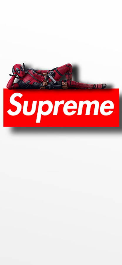 superhero supreme 桌布 壁紙 — 死侍身穿紅色戰衣，躺臥在一個搶眼的紅色Supreme標誌盒子上，背景為純白色。