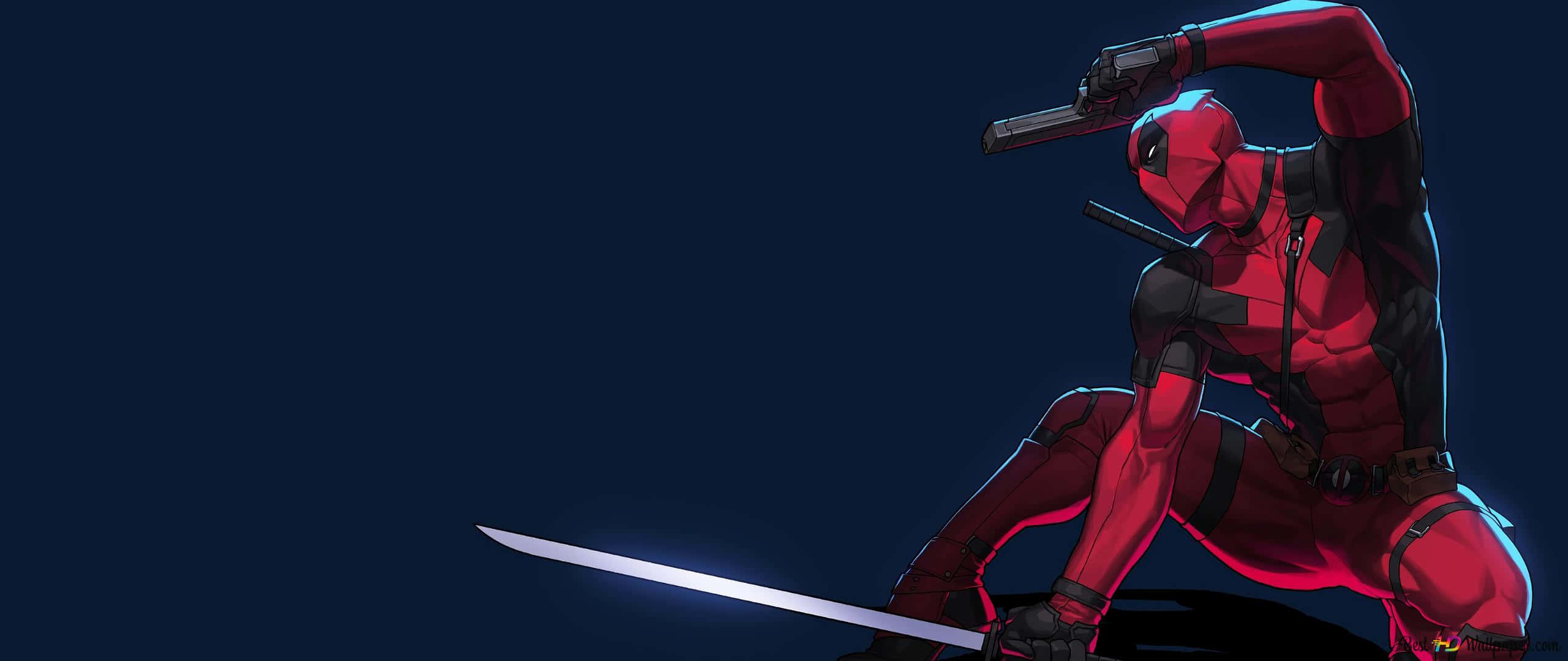 2560x1080 Minimal 桌布 壁紙 — 死侍身穿紅黑戰衣，在深藍色背景下持劍和槍蹲伏。