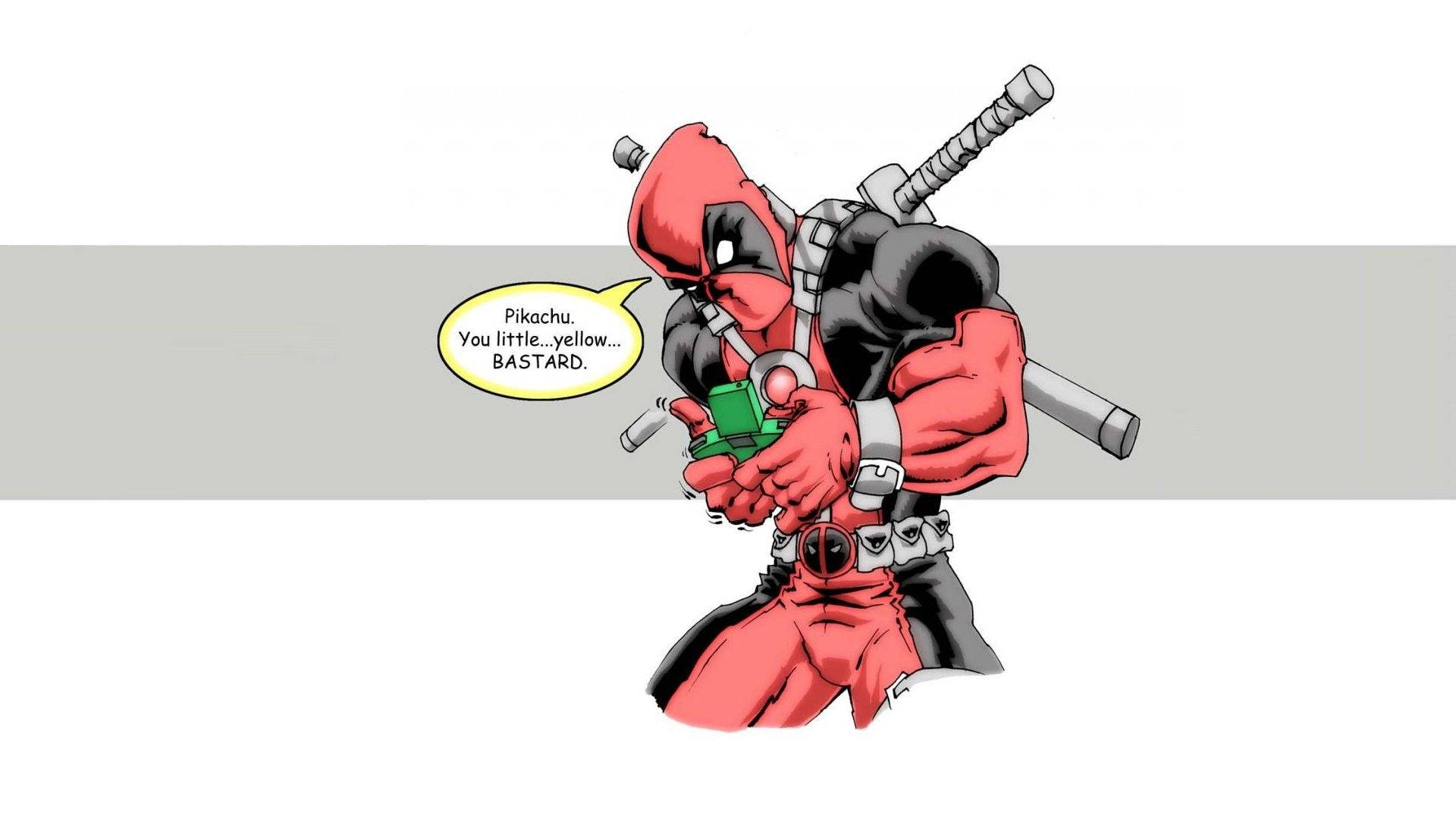 Cute Marvel 桌布 壁紙 — 死侍身穿紅黑戰衣，手持綠色寶貝球，對話框稱皮卡丘為「黃色小雜種」。