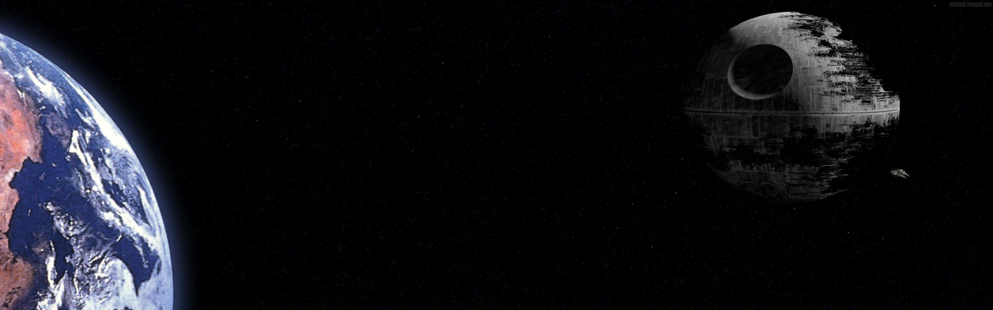 桌布 壁紙 — 死星在太空中一個充滿活力的藍白行星旁邊，帶著旋轉的雲層，威懾地逼近。
