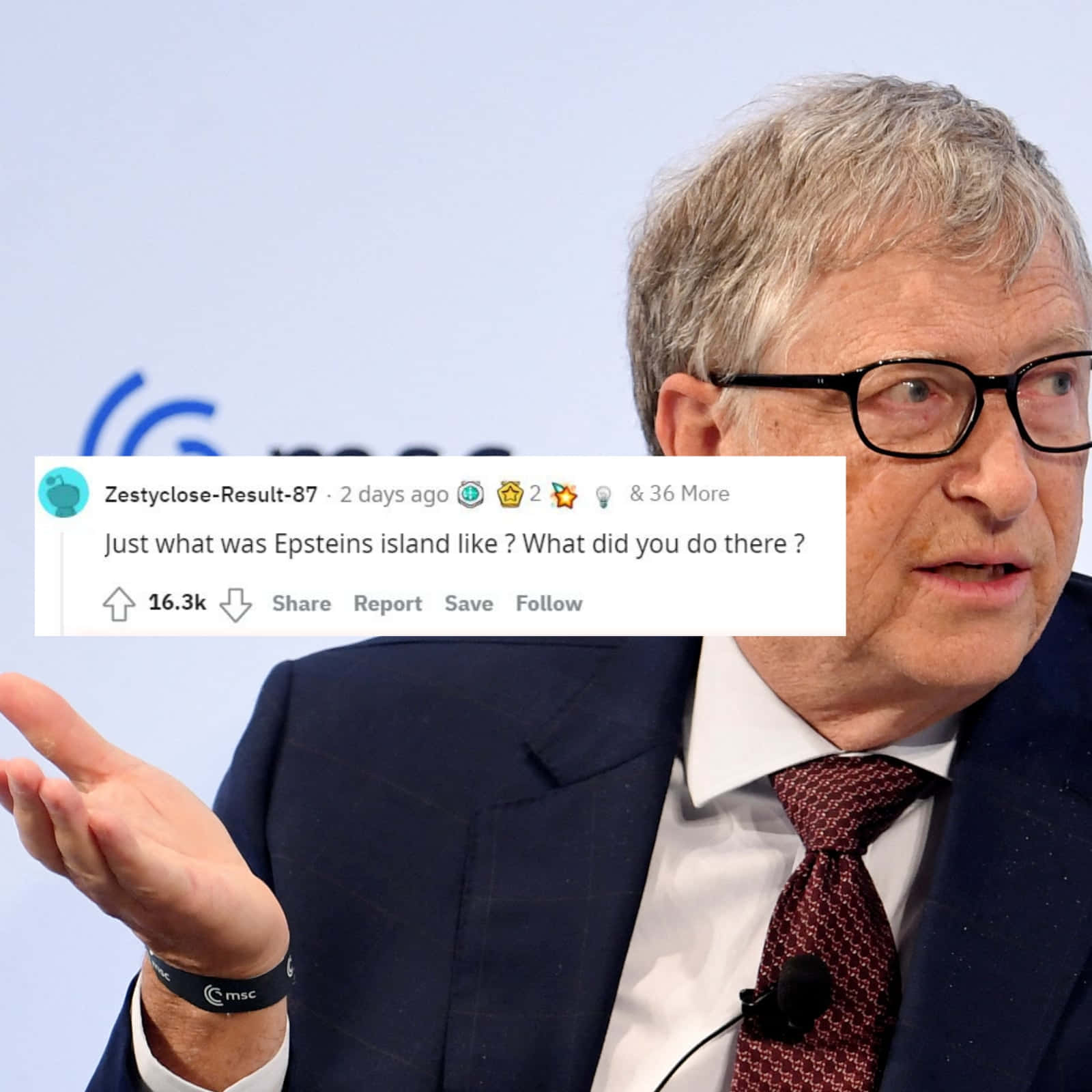 Bill Gates And Epstein 桌布 壁紙 — 比爾·蓋茨在會議上演講時做手勢，並帶有詢問愛潑斯坦島的推文疊加層。