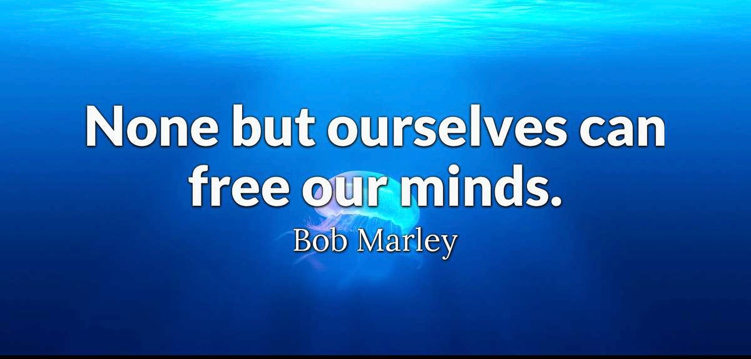 bob 桌布 壁紙 — 水下場景，發光水母和Bob Marley的文字引言，背景是藍色海洋深處。