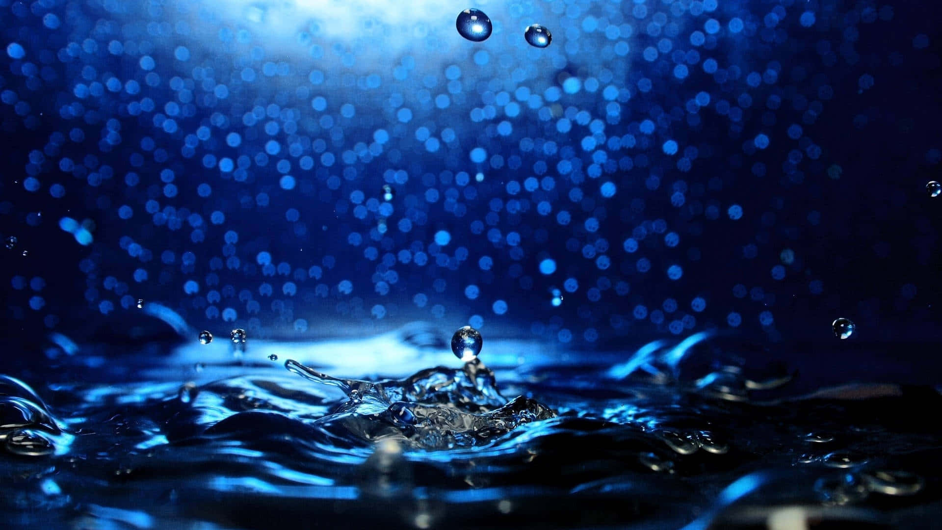 水中的水滴 壁紙