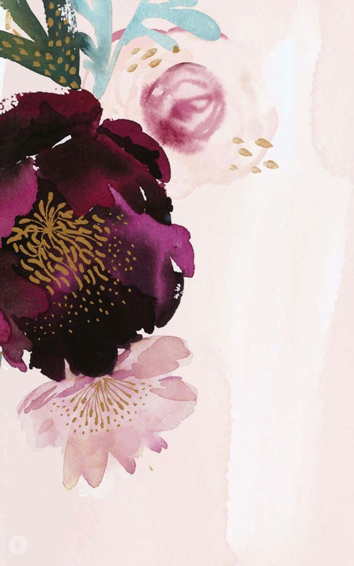 Pinterest 桌布 壁紙 — 水彩花卉佈置，深紫色和粉紅色的花朵以金色雄蕊點綴，背景為柔和的腮紅色。